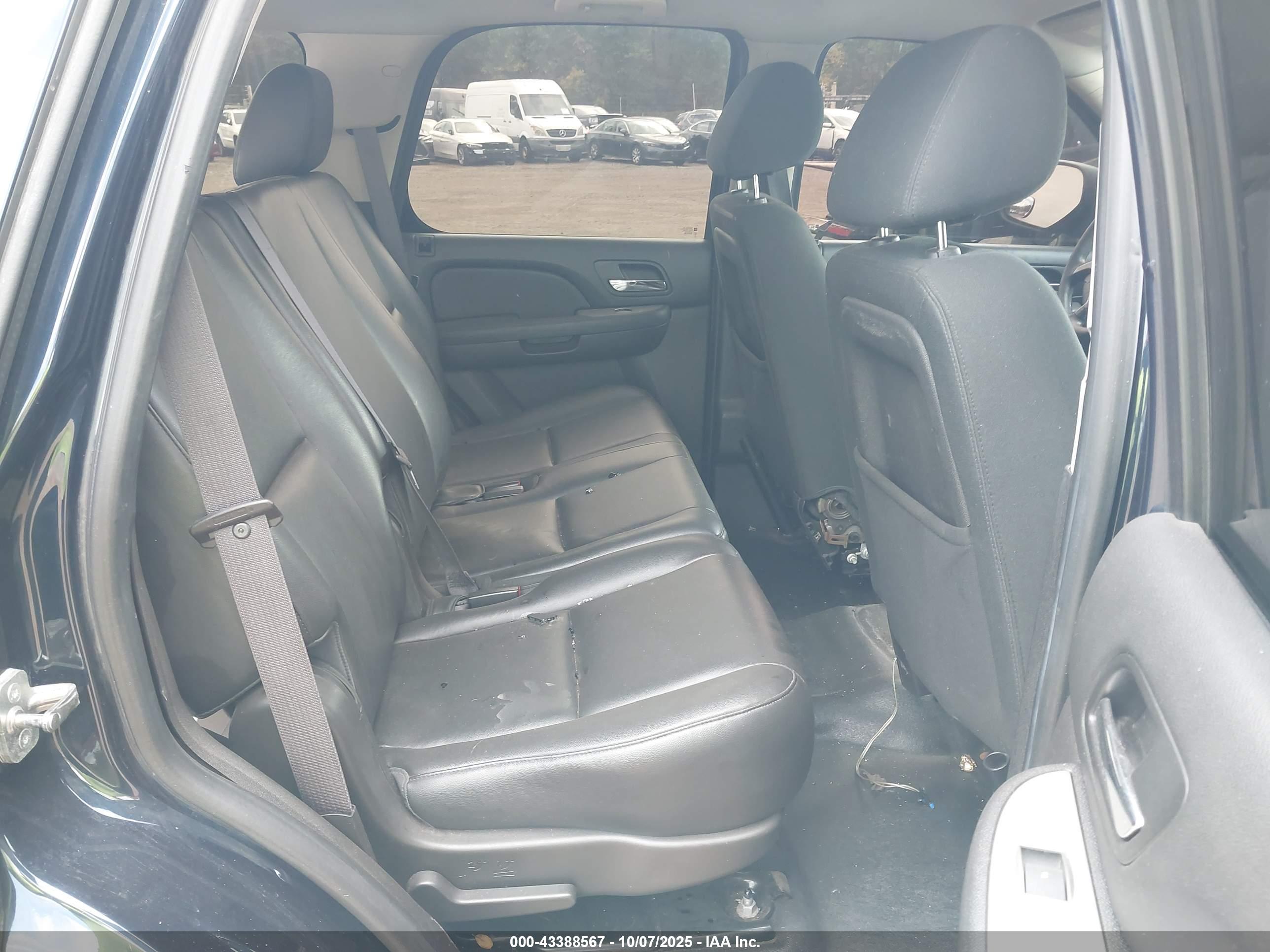 CHEVROLET TAHOE image 8