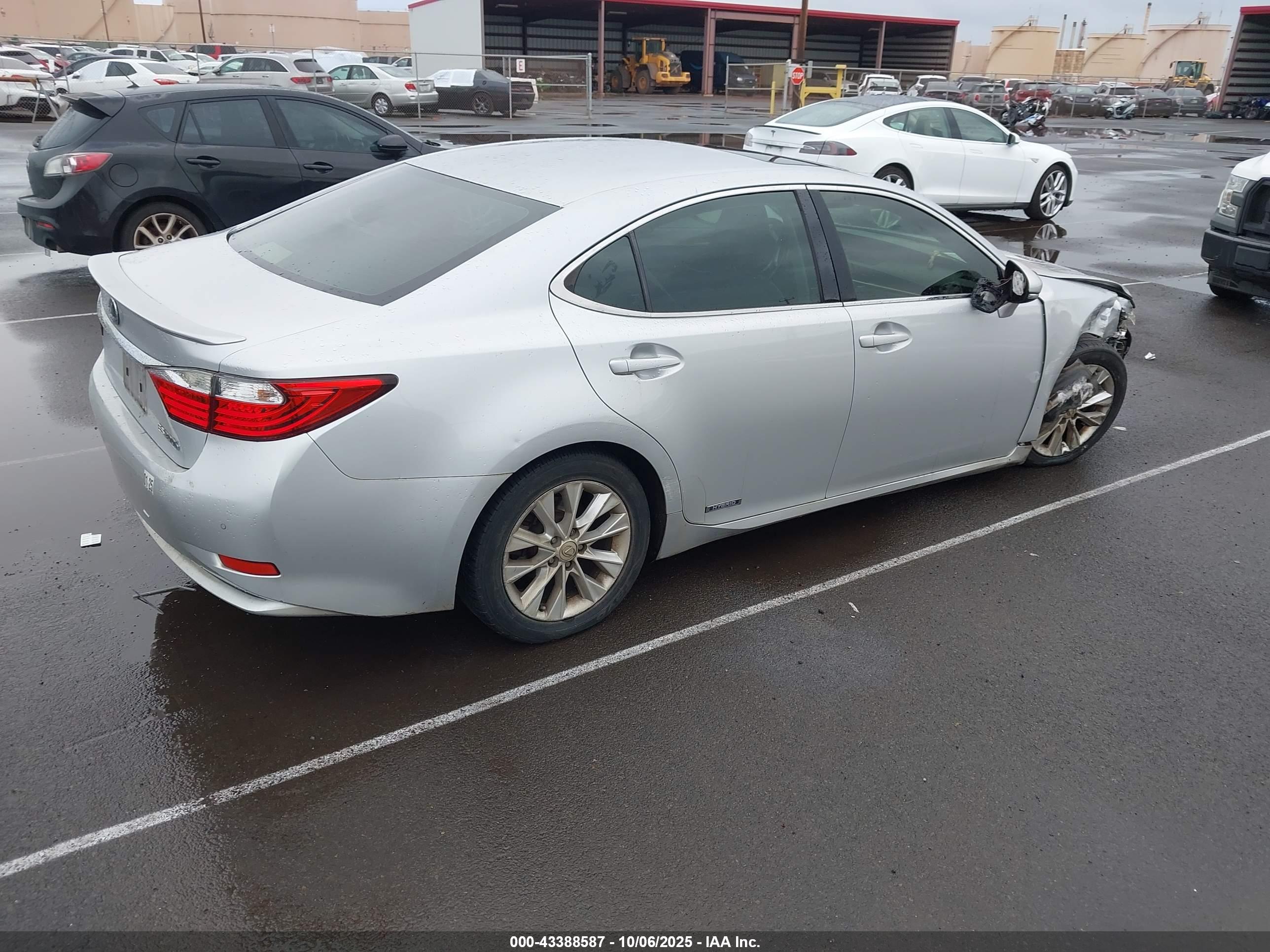 LEXUS ES image 4