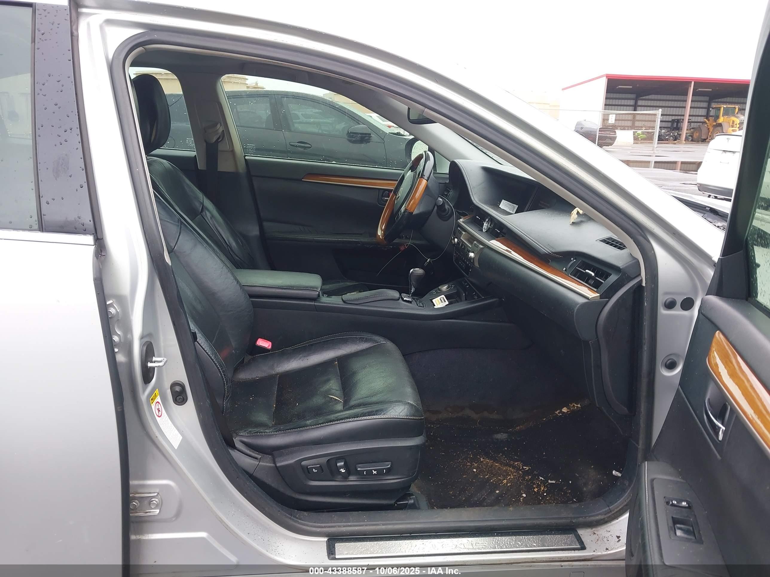 LEXUS ES image 5