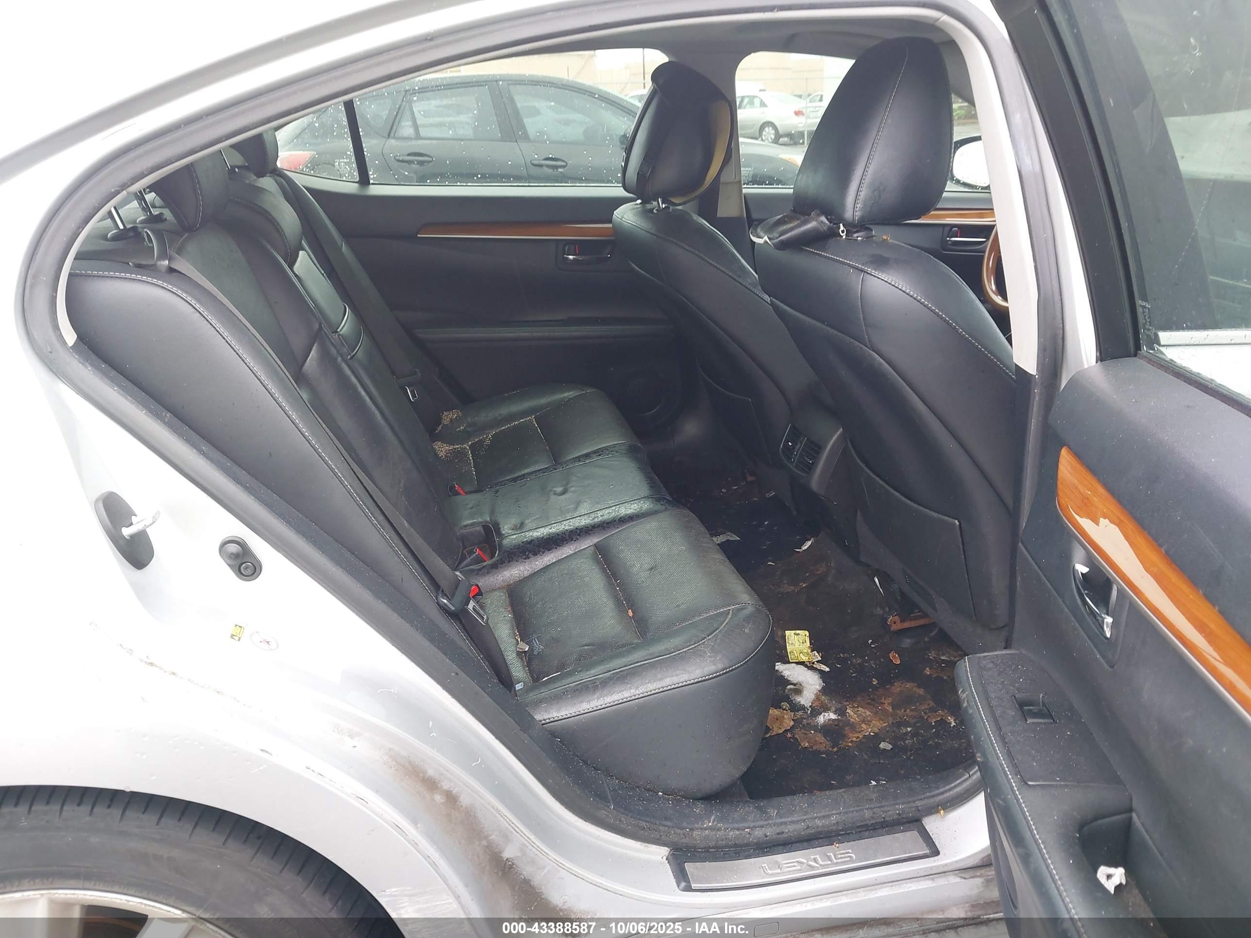 LEXUS ES image 8