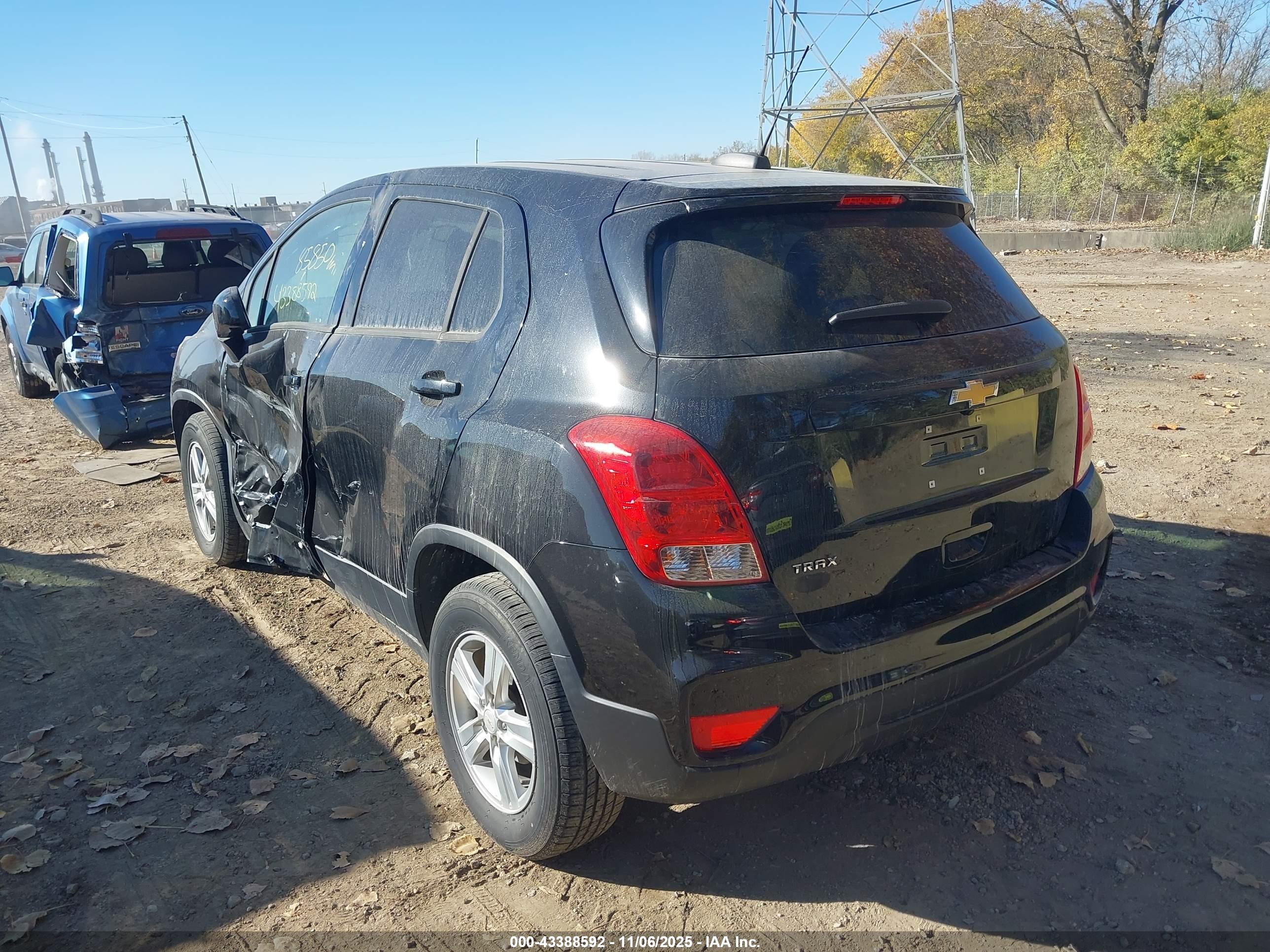 CHEVROLET TRAX image 3
