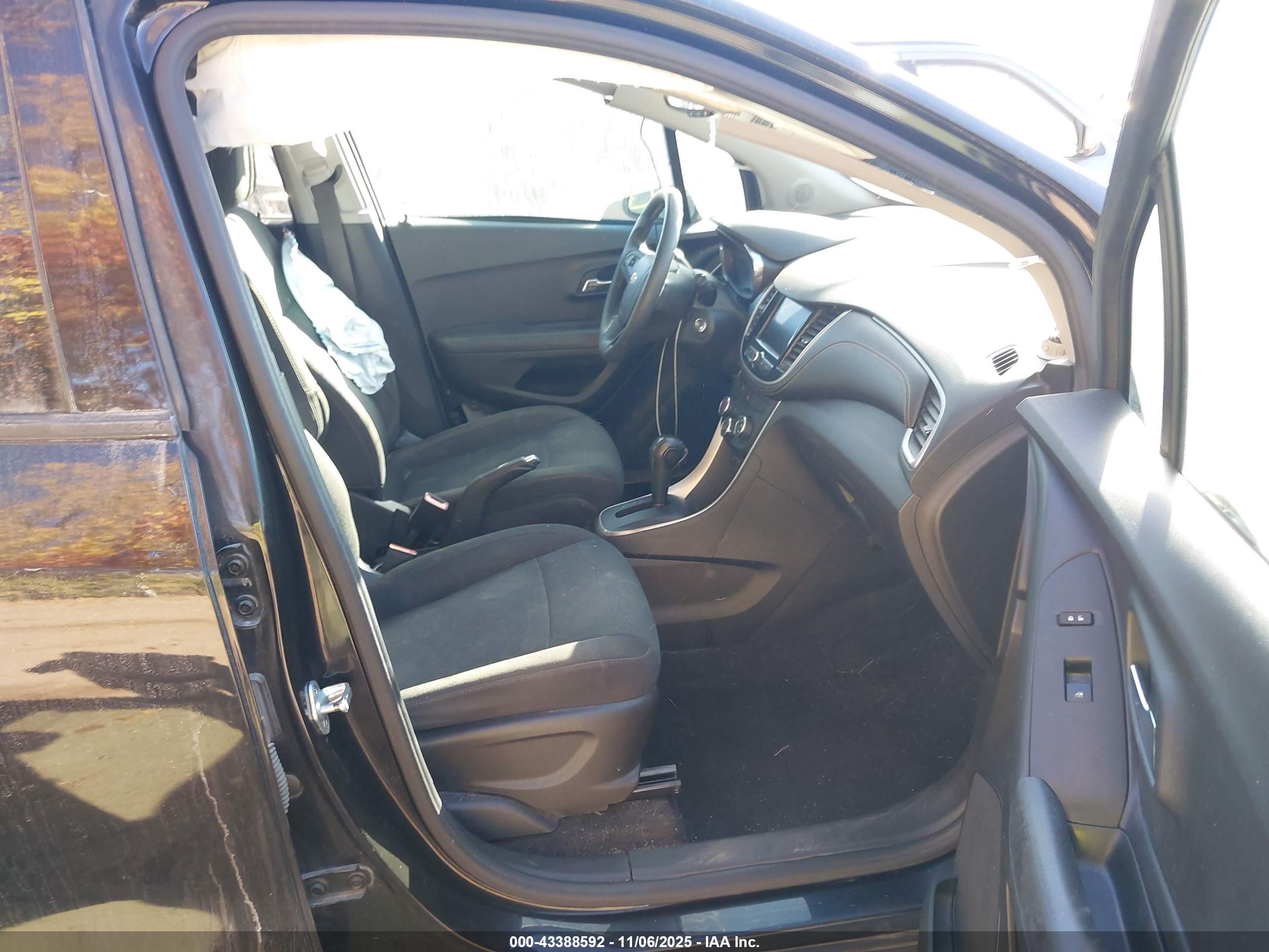 CHEVROLET TRAX image 5