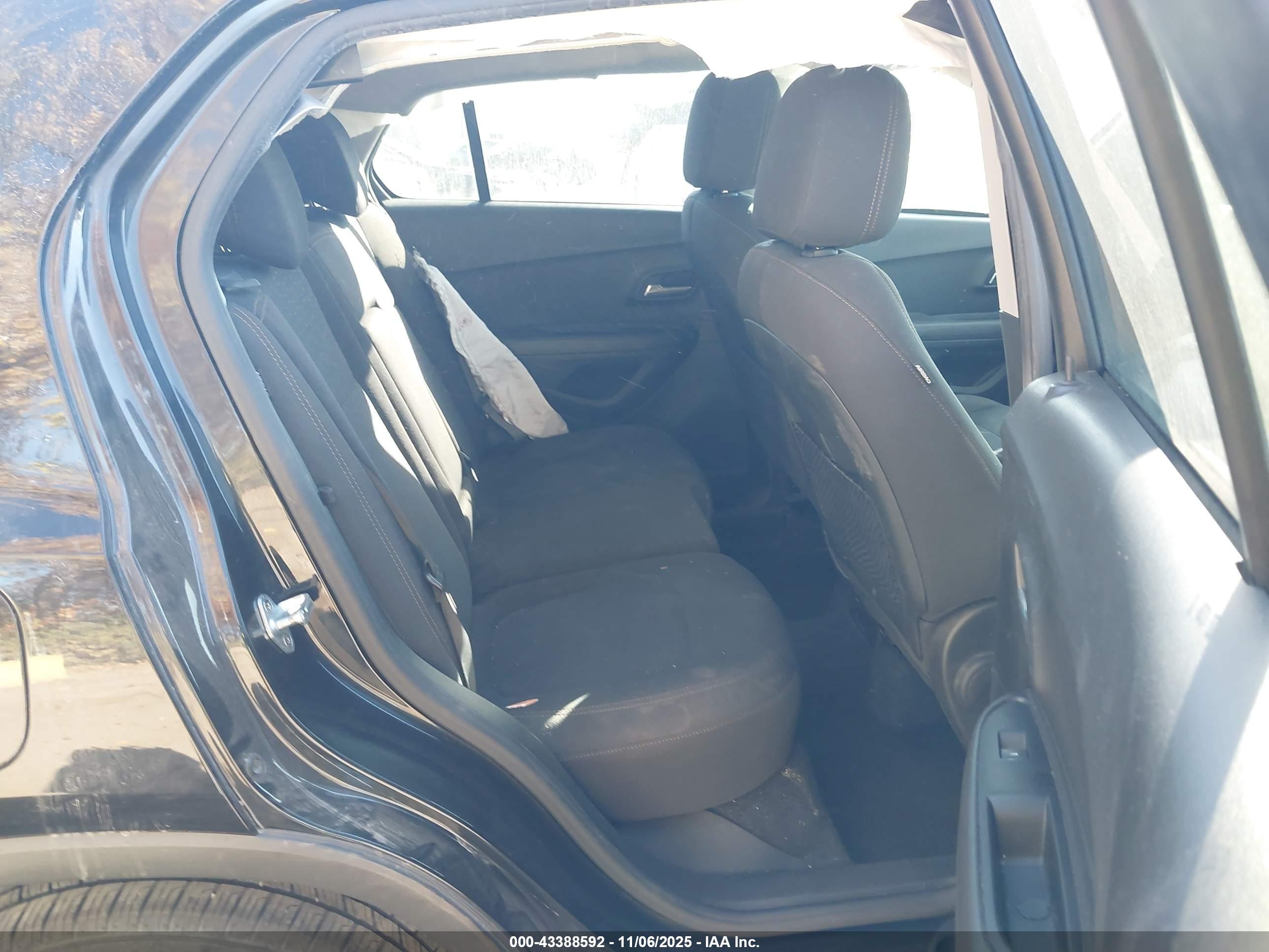 CHEVROLET TRAX image 8