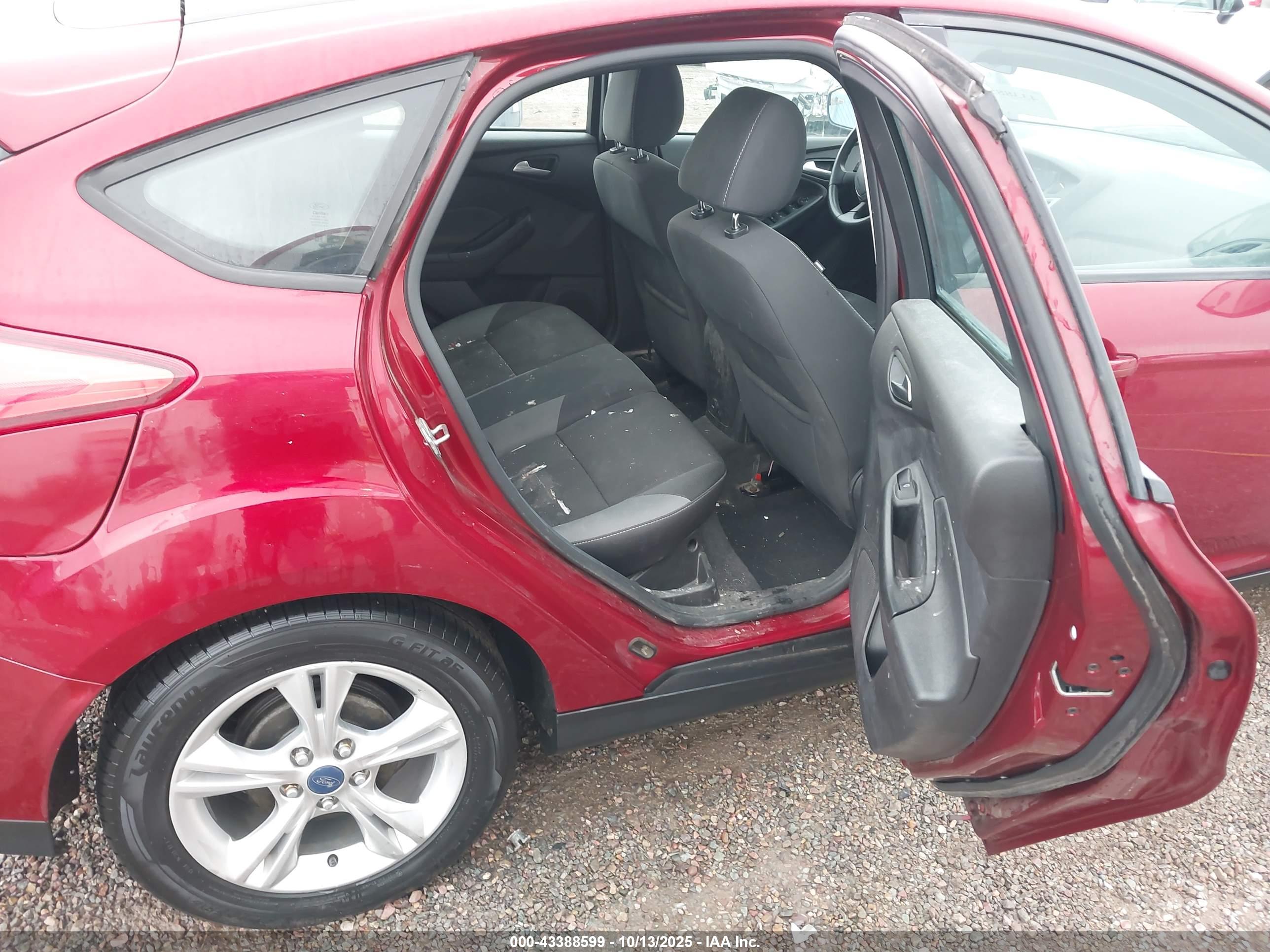 FORD FOCUS image 8