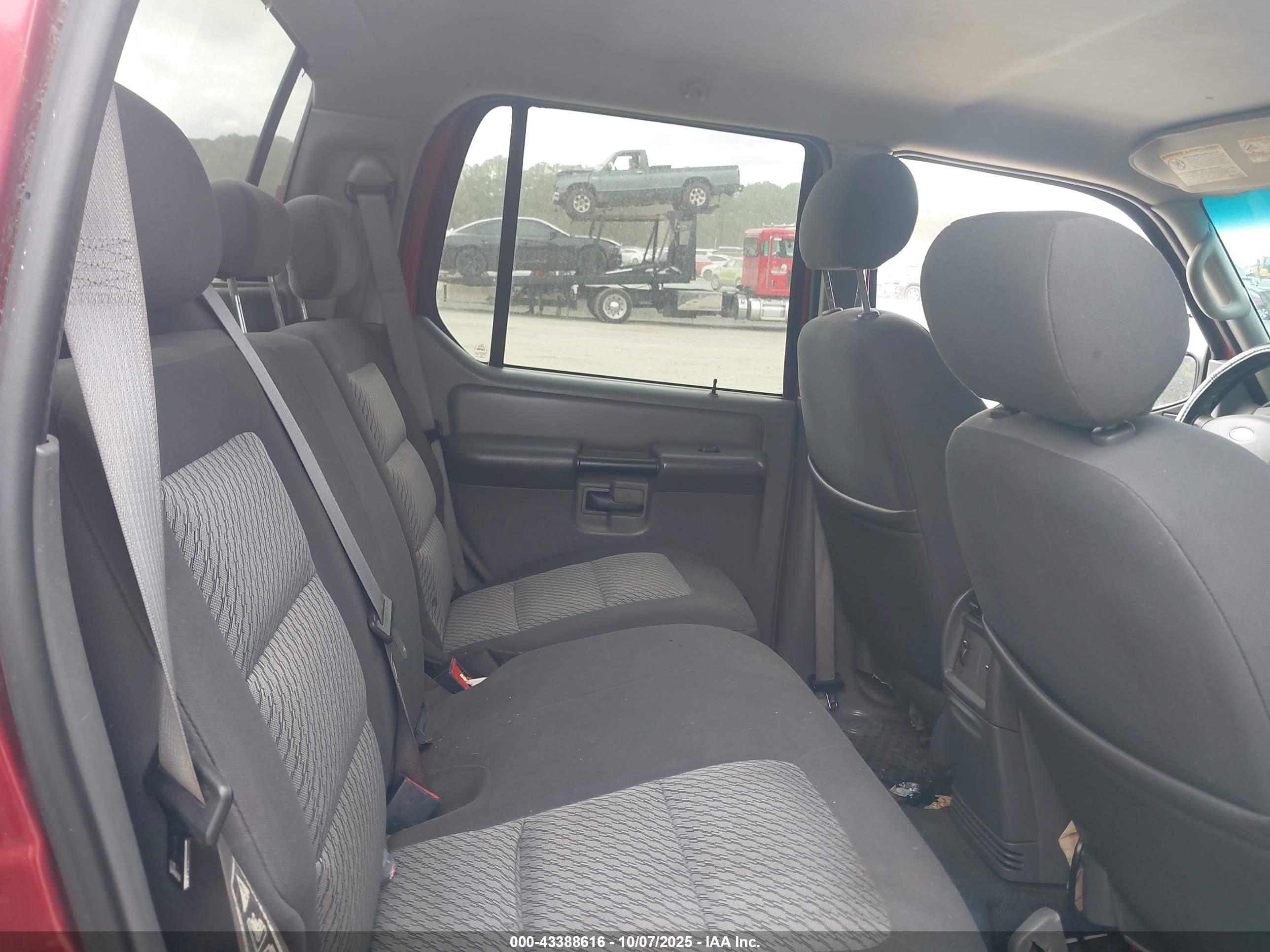 FORD EXPLORER image 8