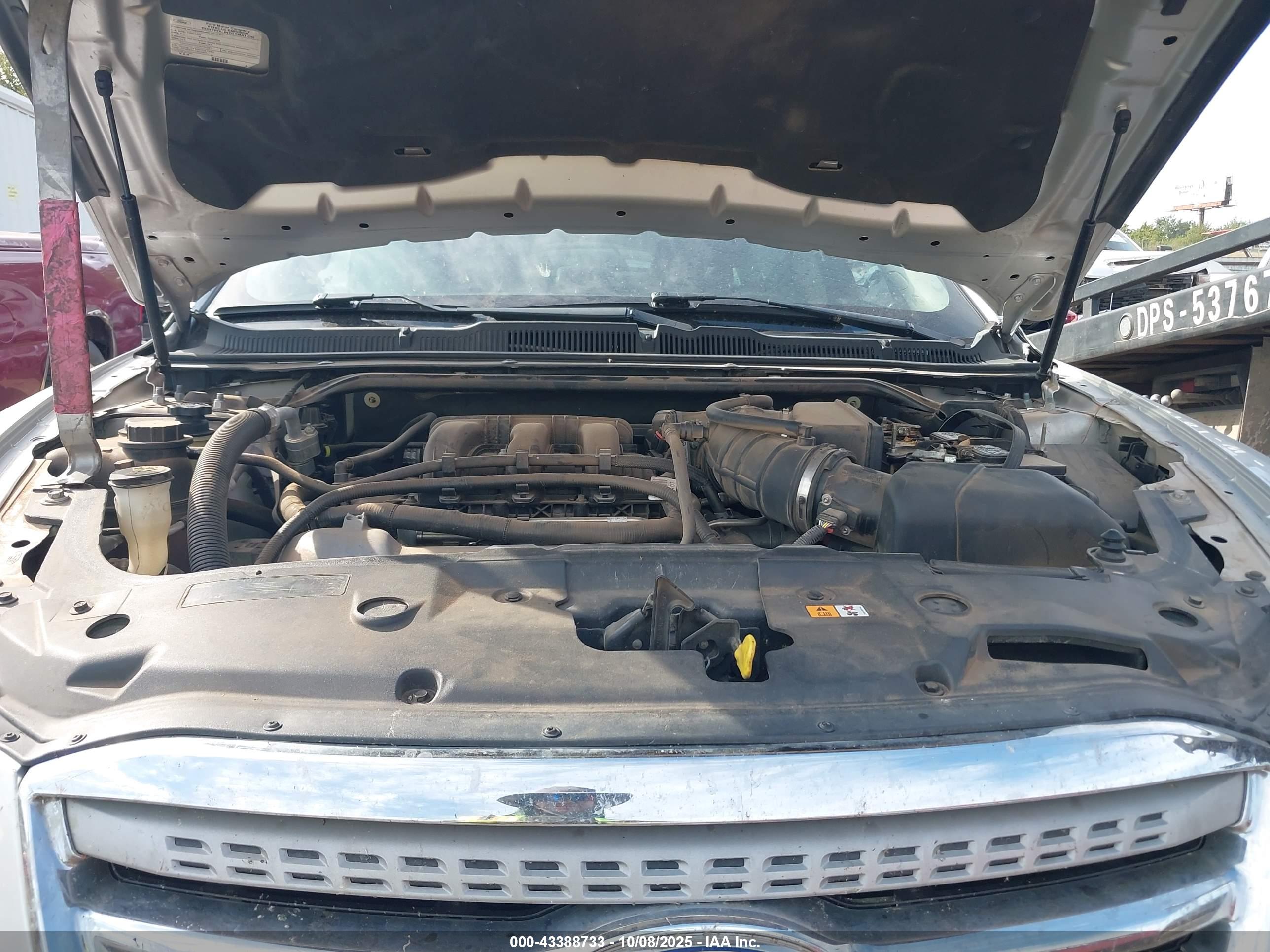 FORD TAURUS image 10