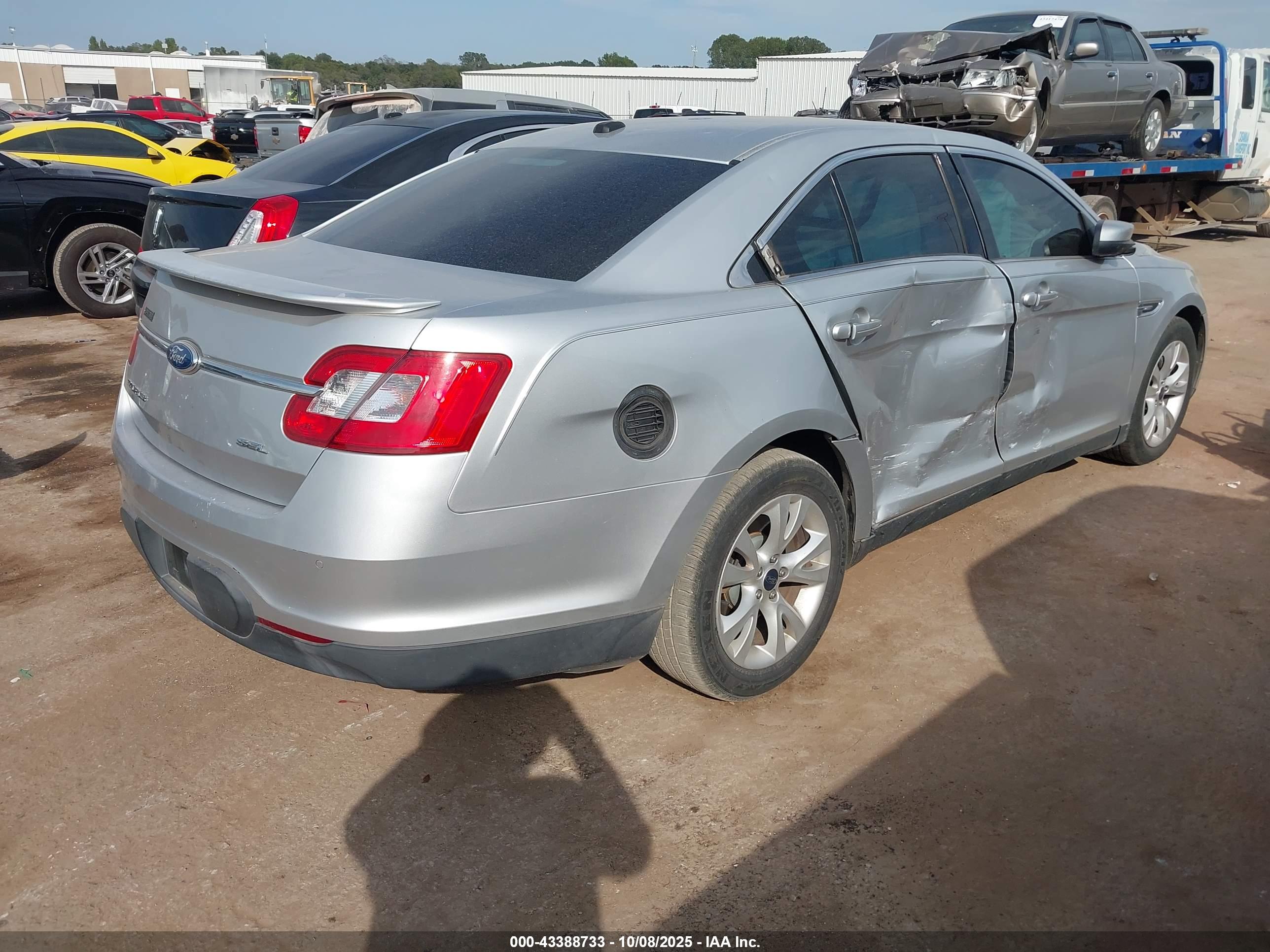 FORD TAURUS image 4
