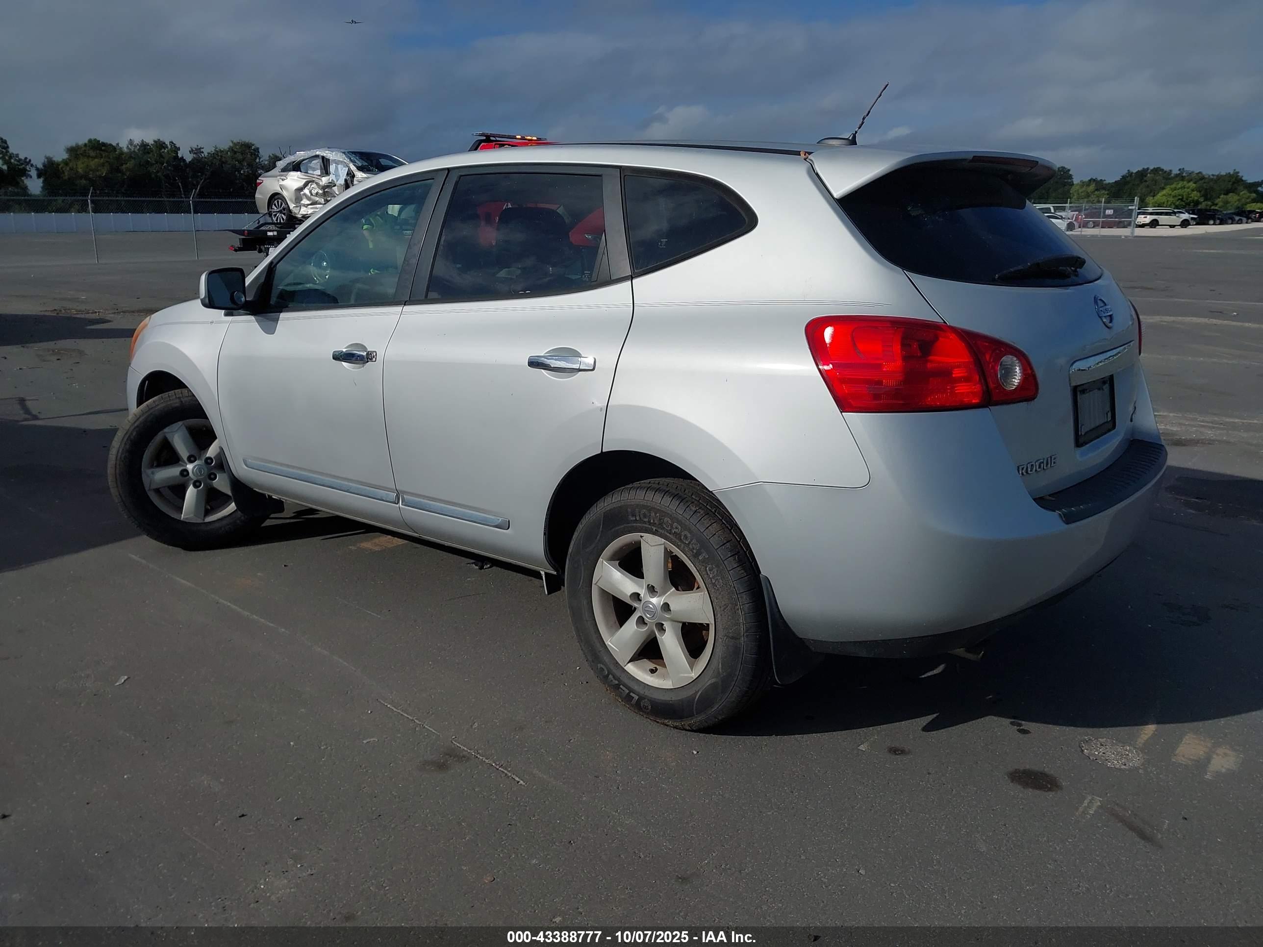 NISSAN ROGUE image 3
