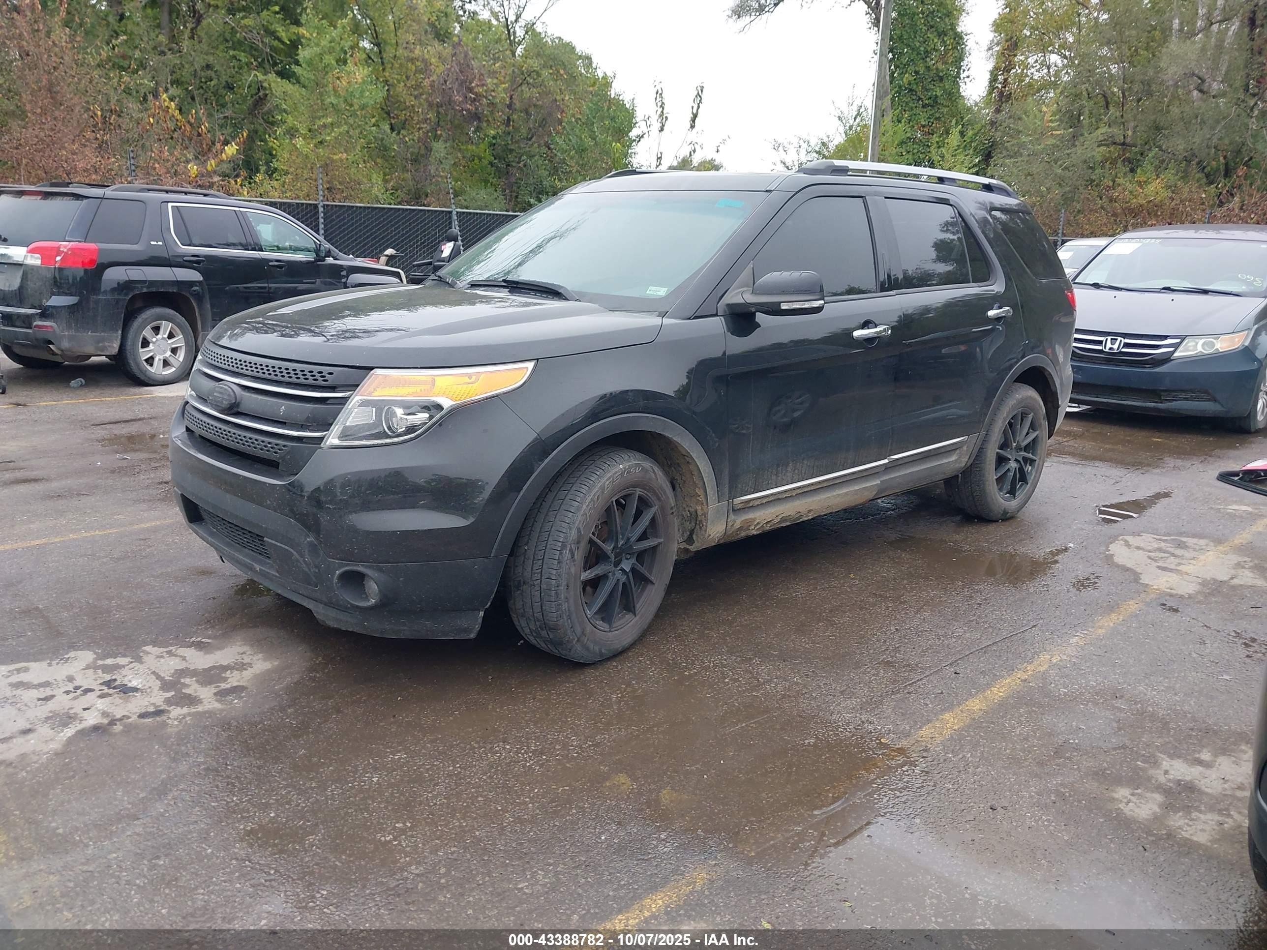 FORD EXPLORER image 2