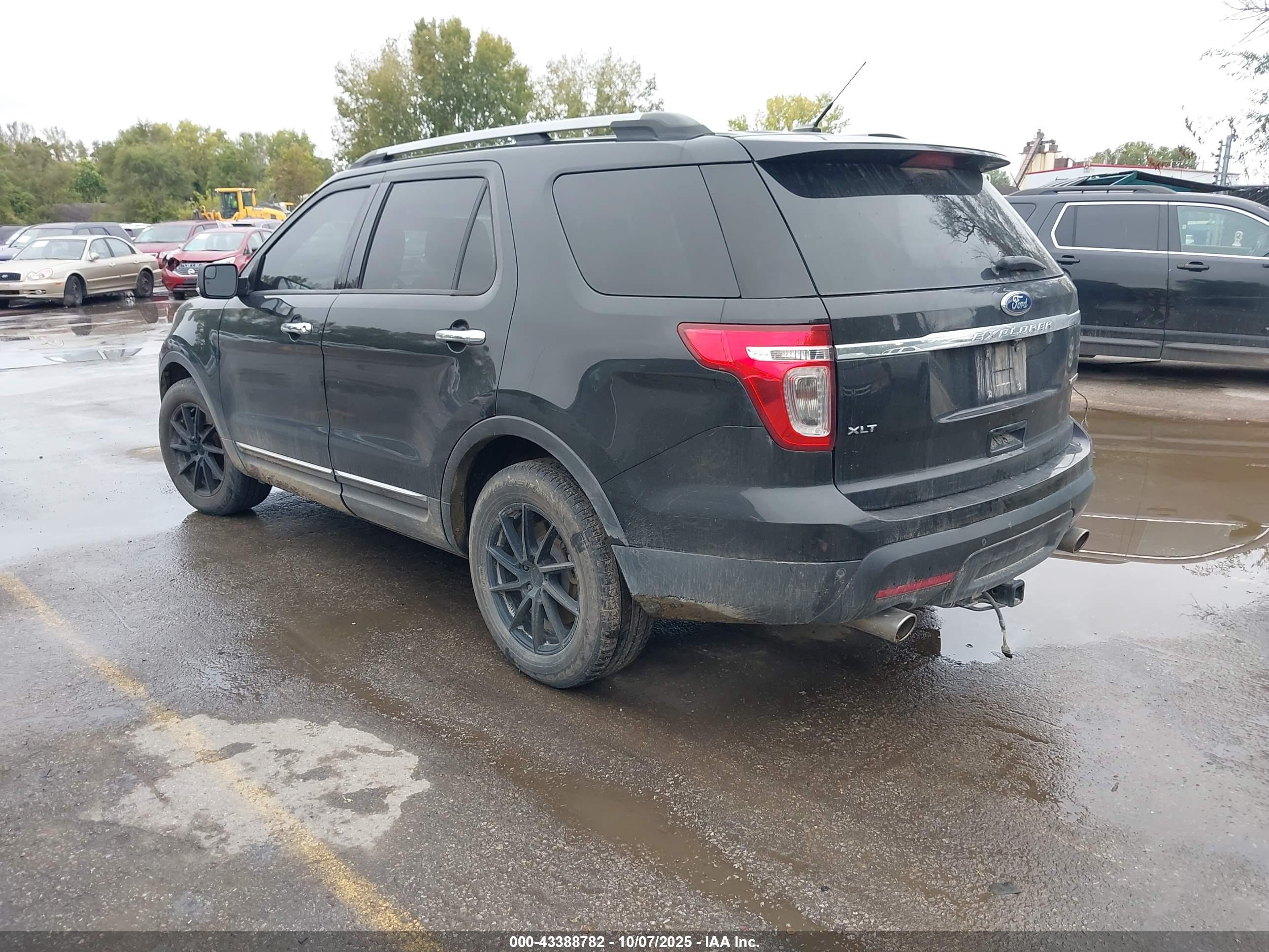 FORD EXPLORER image 3