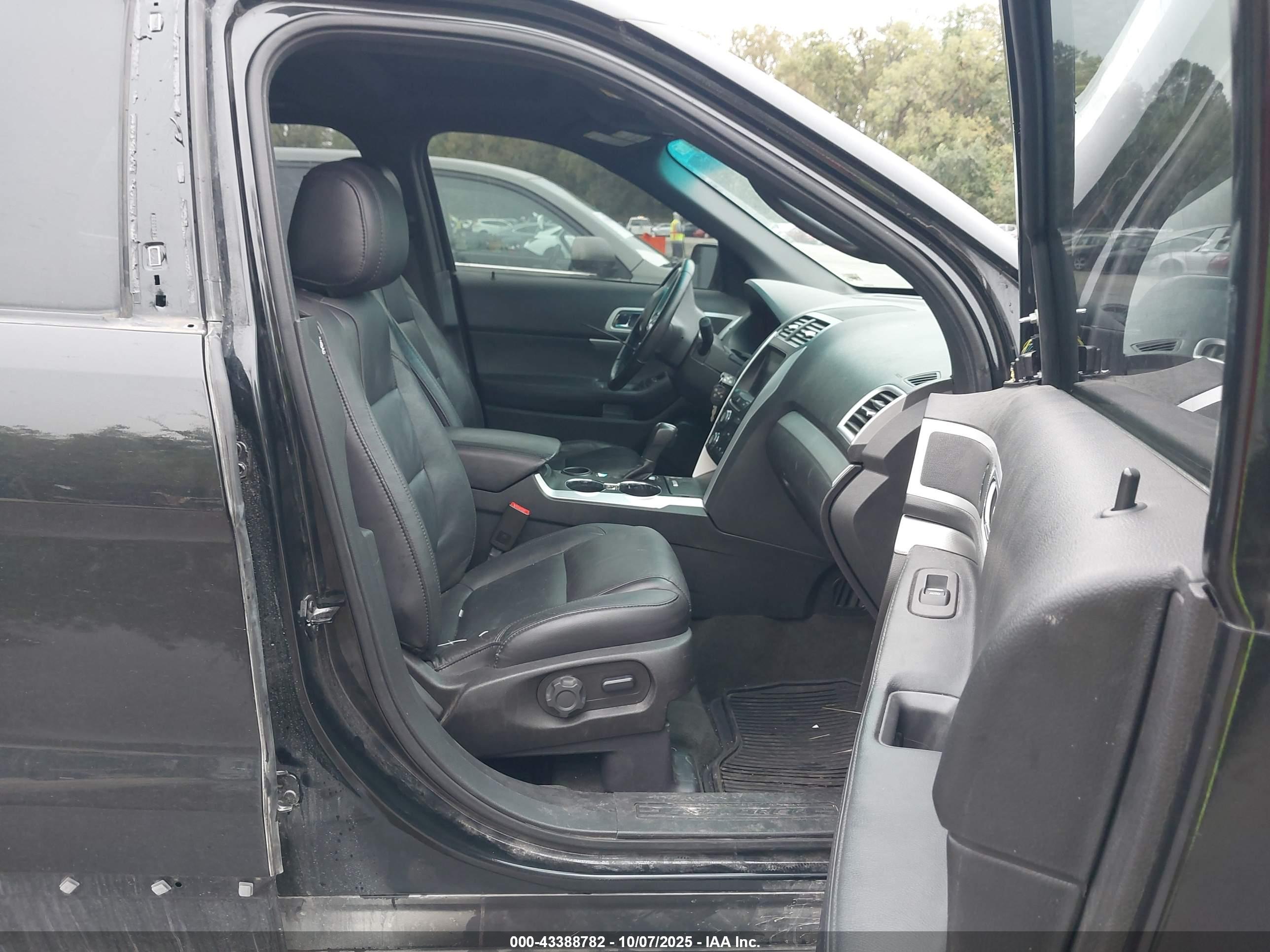 FORD EXPLORER image 5