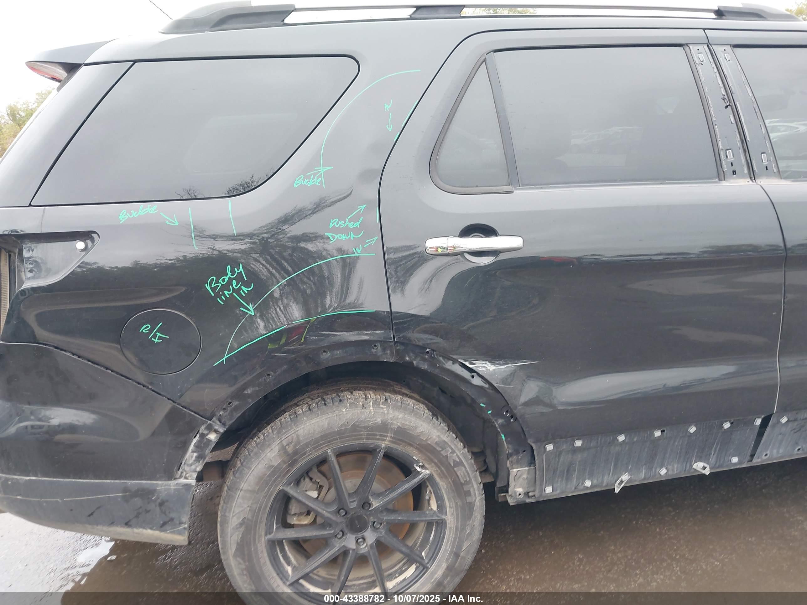 FORD EXPLORER image 6