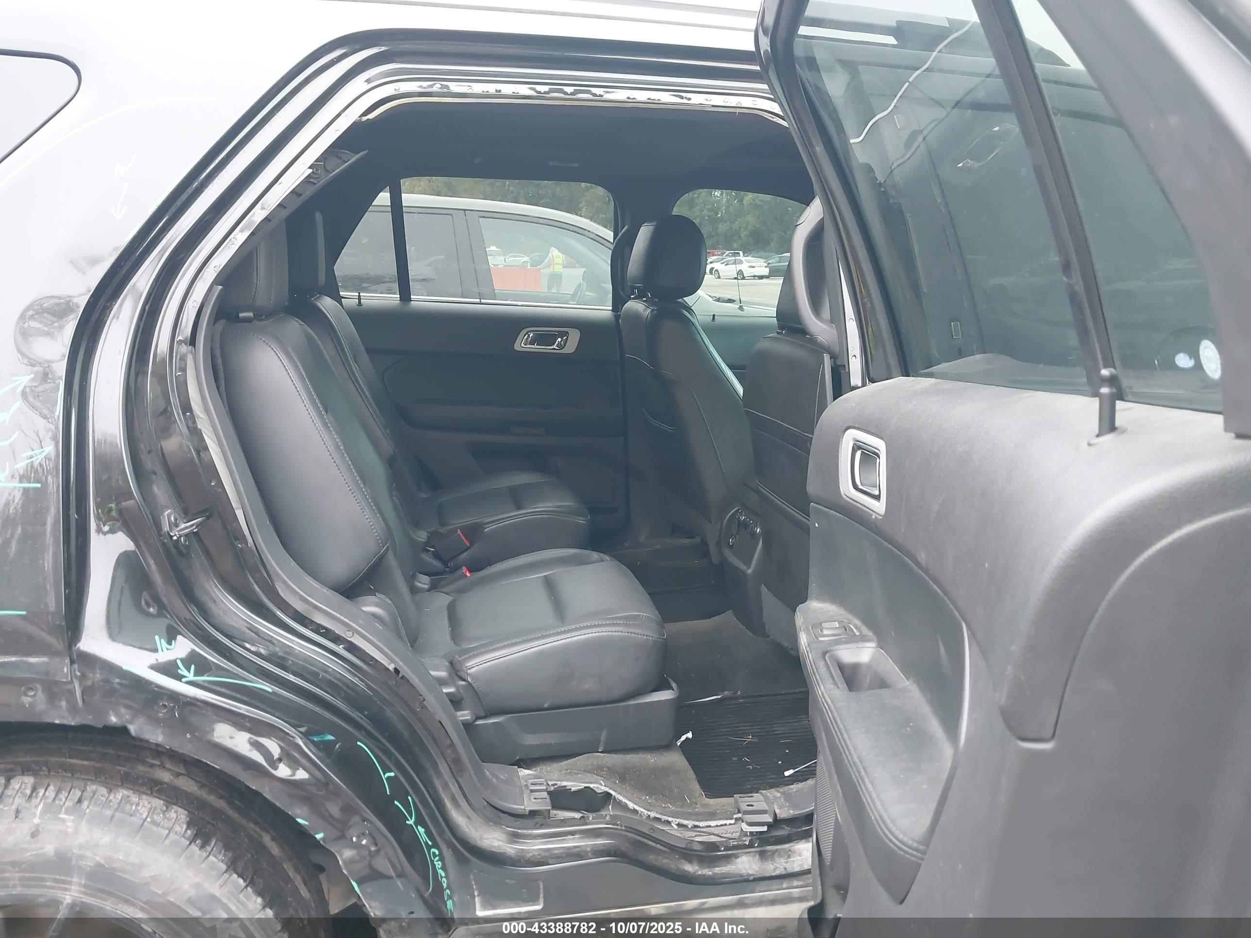 FORD EXPLORER image 8