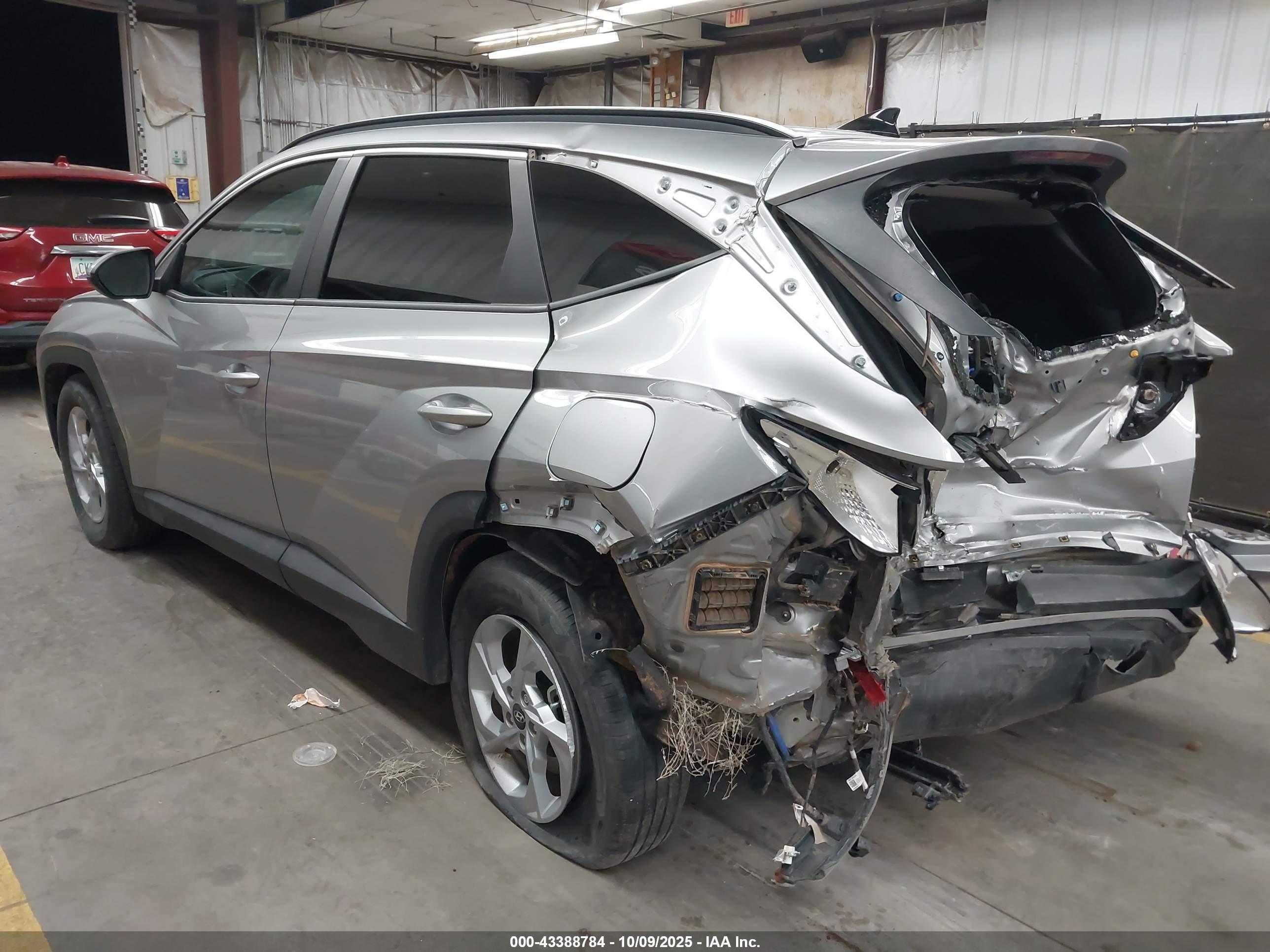 HYUNDAI TUCSON image 3