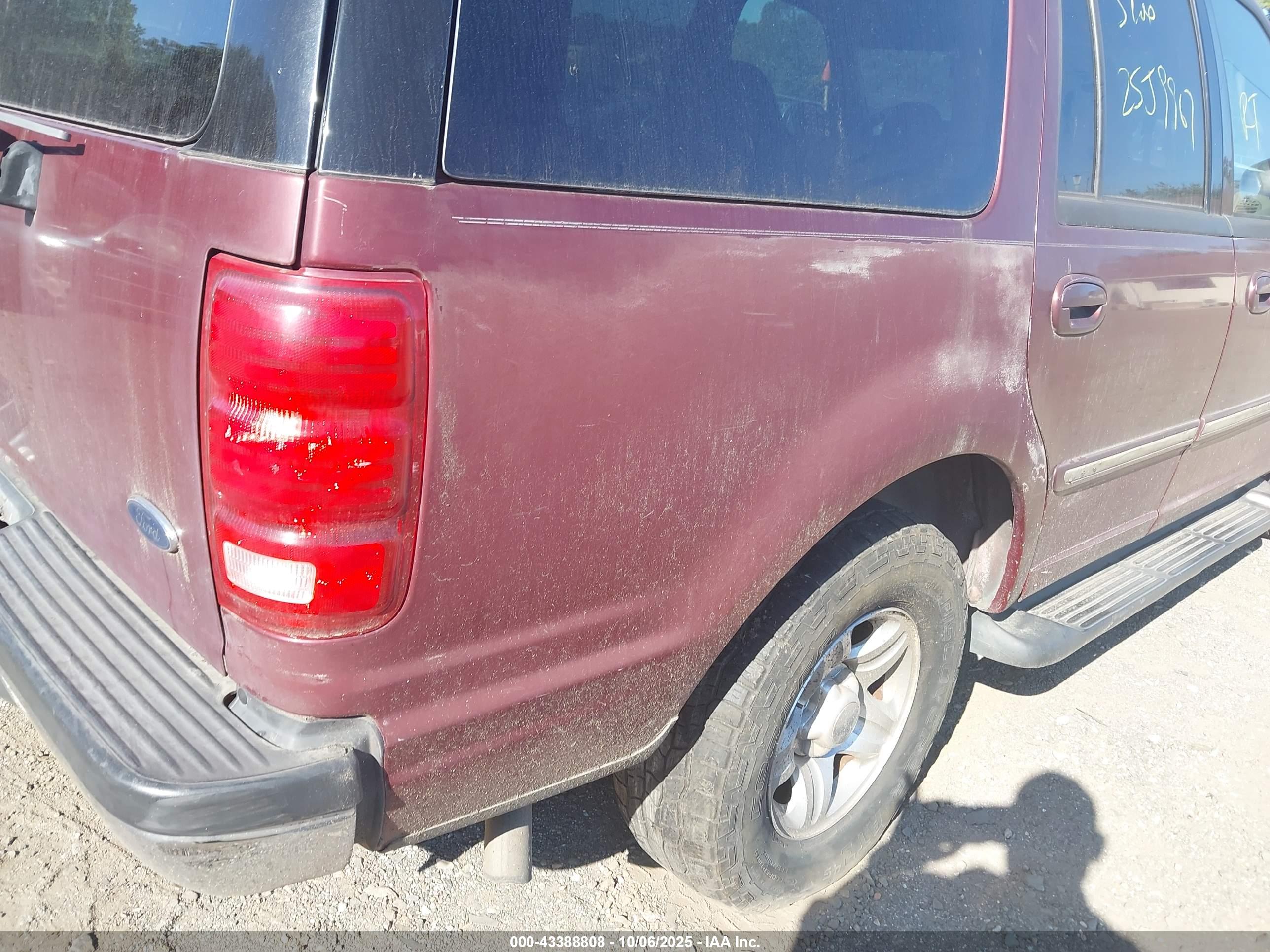 FORD EXPEDITION image 6