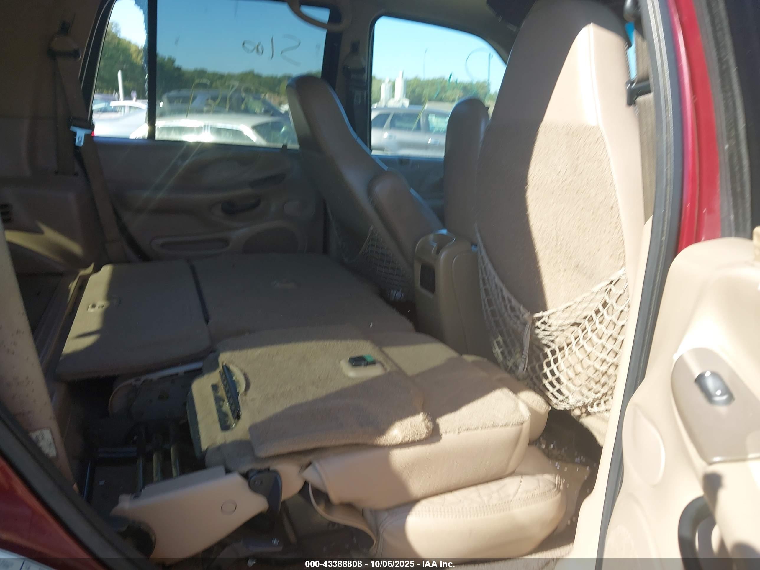 FORD EXPEDITION image 8