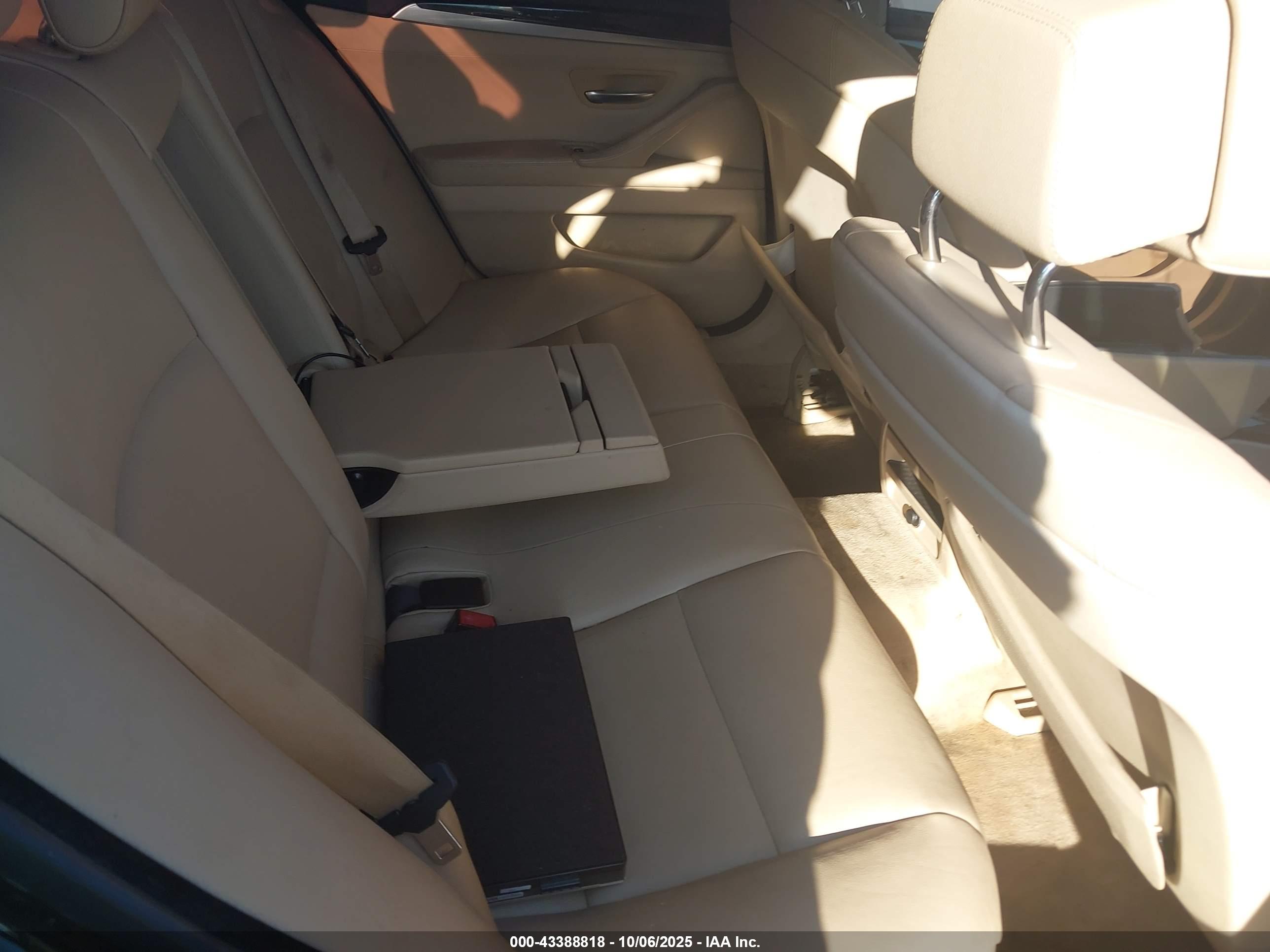 BMW 528I image 8