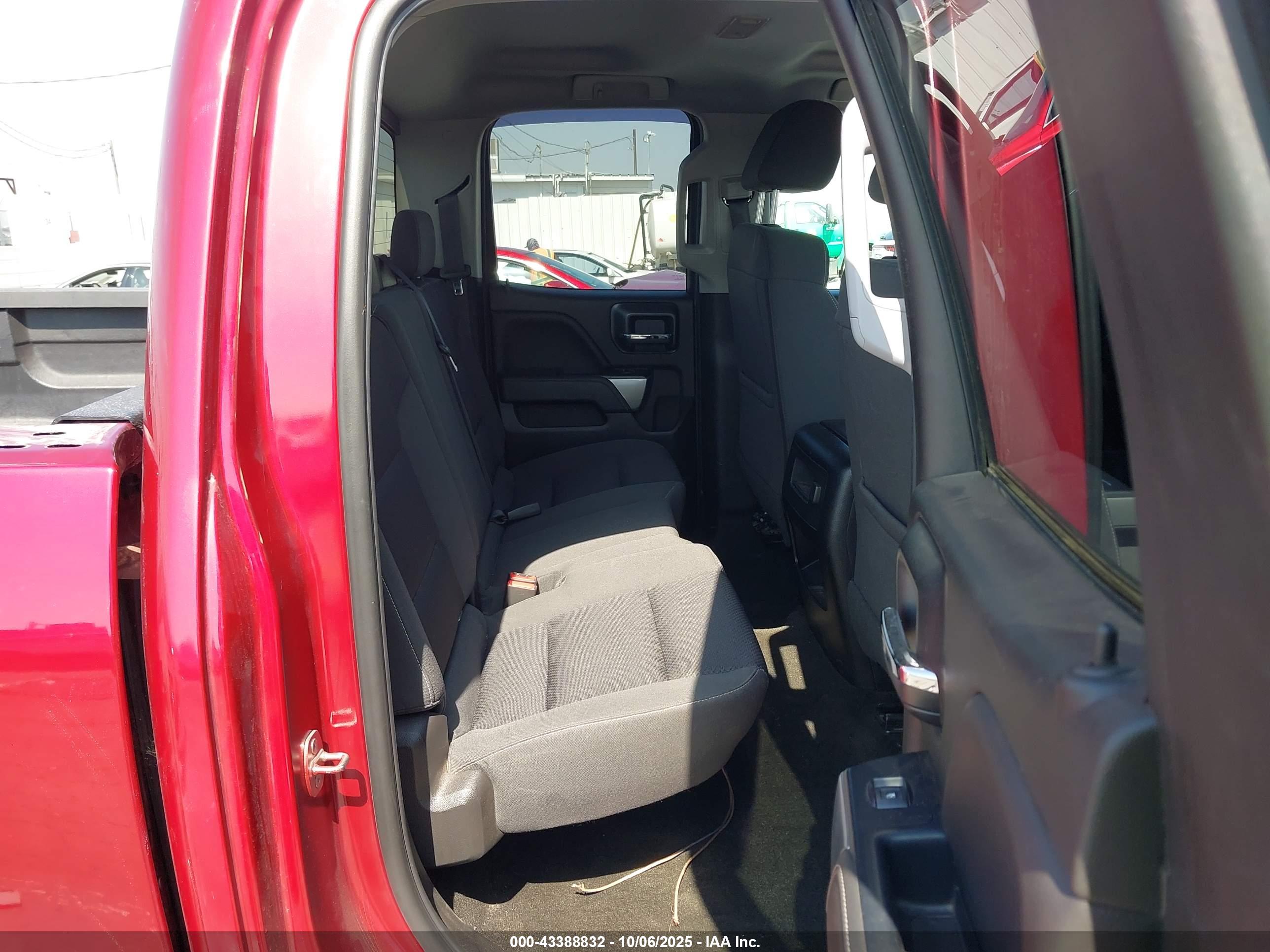 CHEVROLET SILVERADO image 8