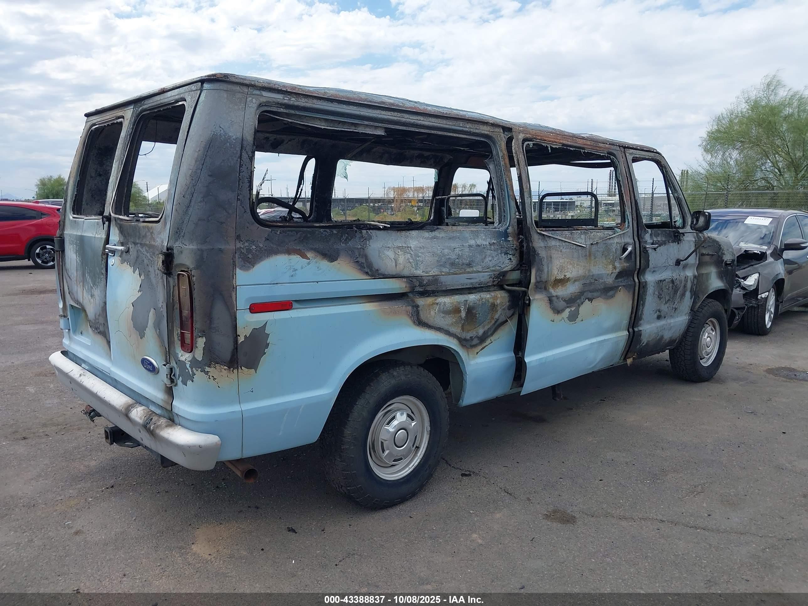 FORD ECONOLINE image 4