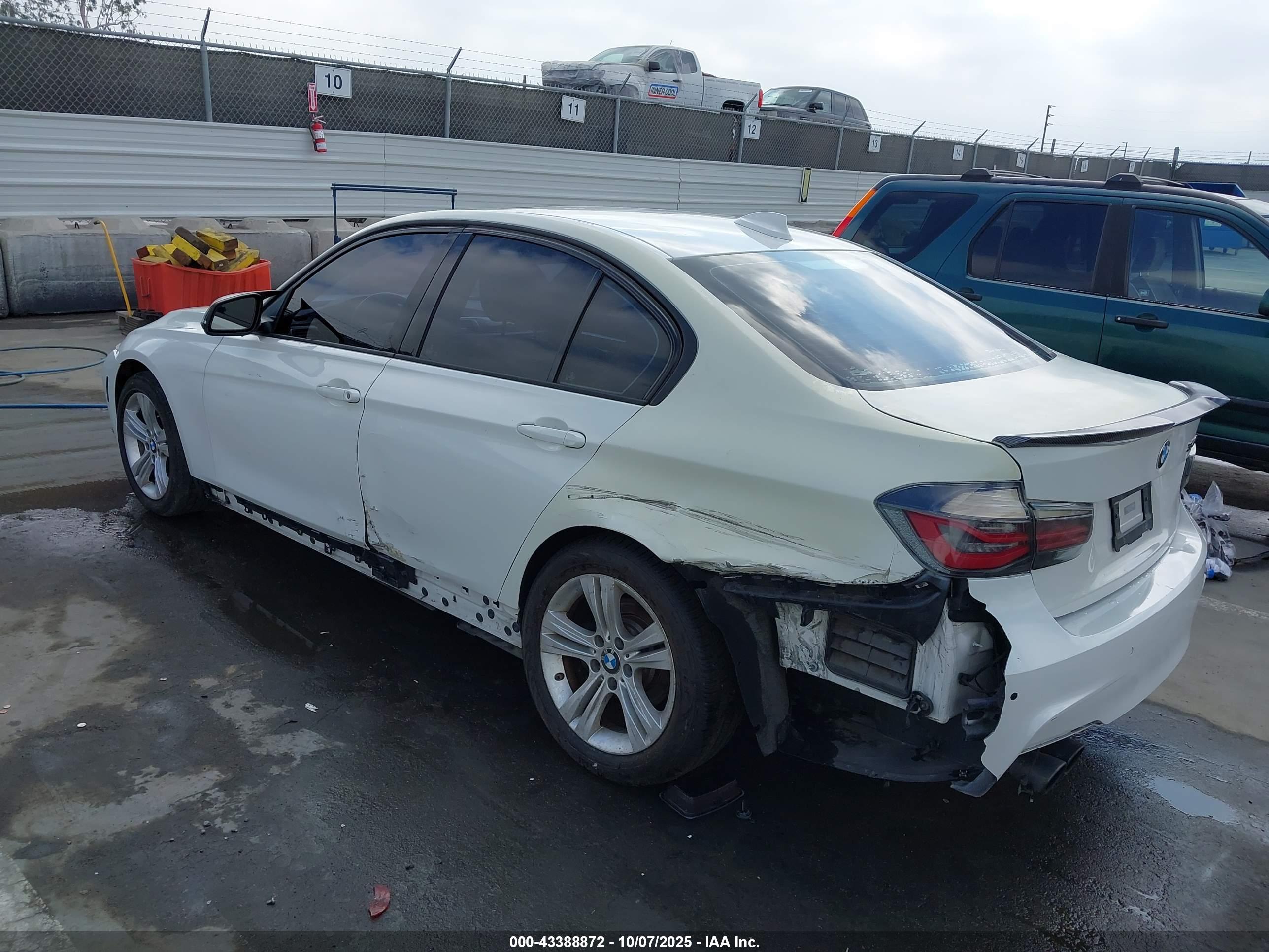 BMW 328I image 3