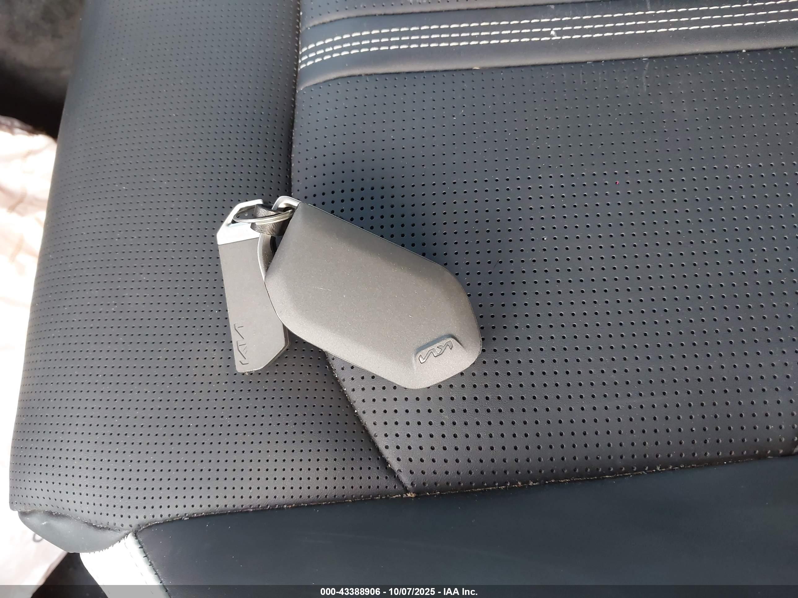 KIA K5 image 11