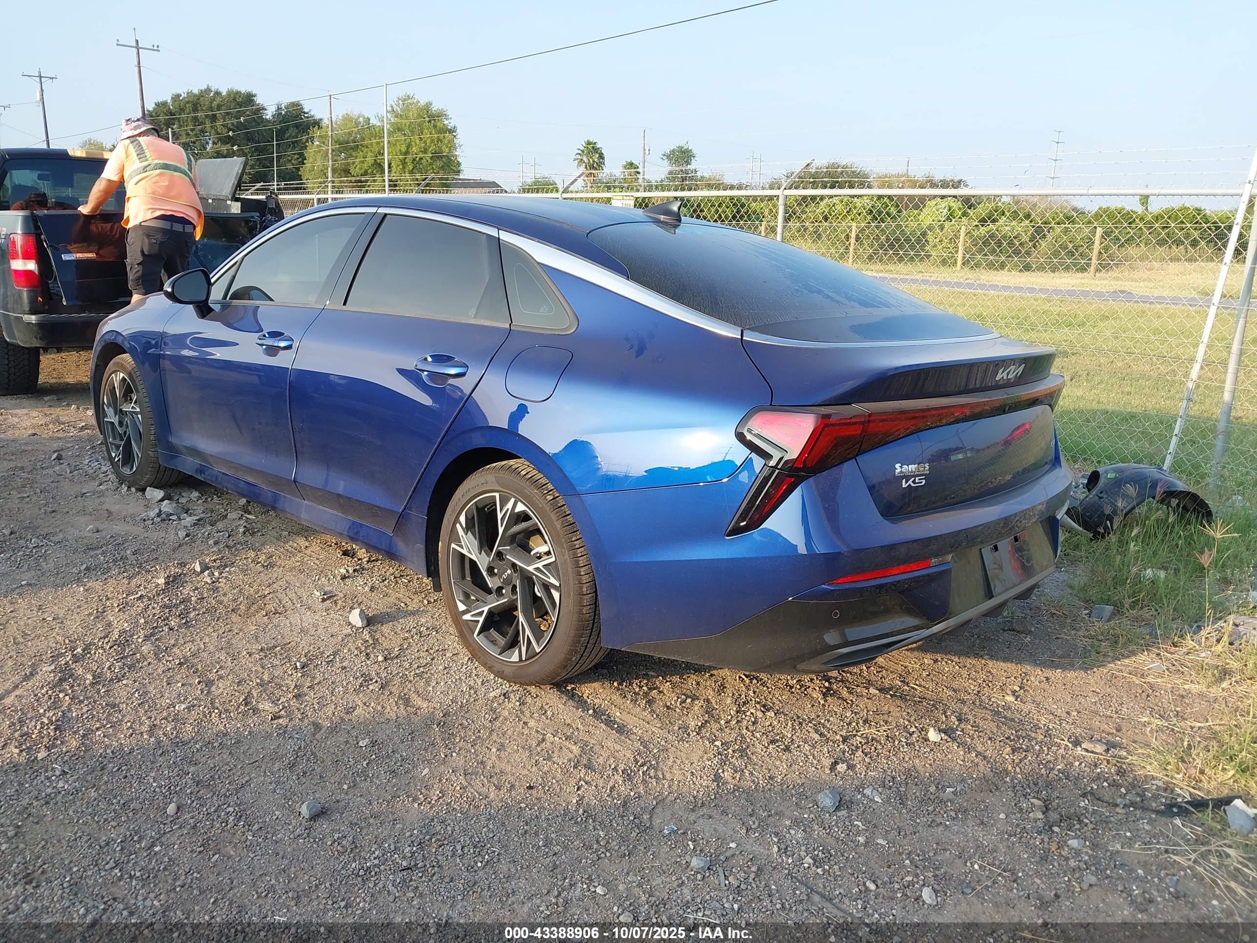 KIA K5 image 3