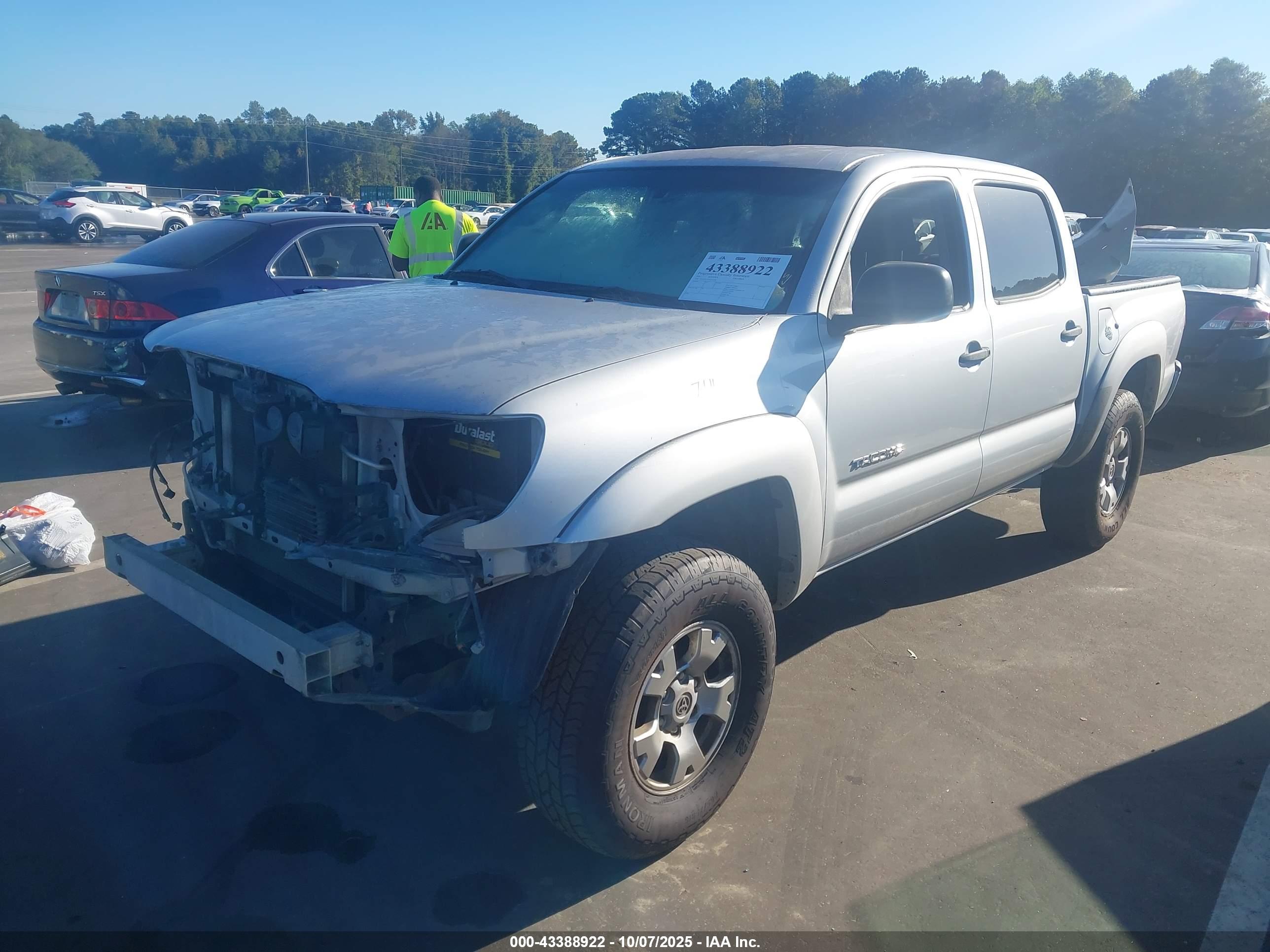 TOYOTA TACOMA image 2