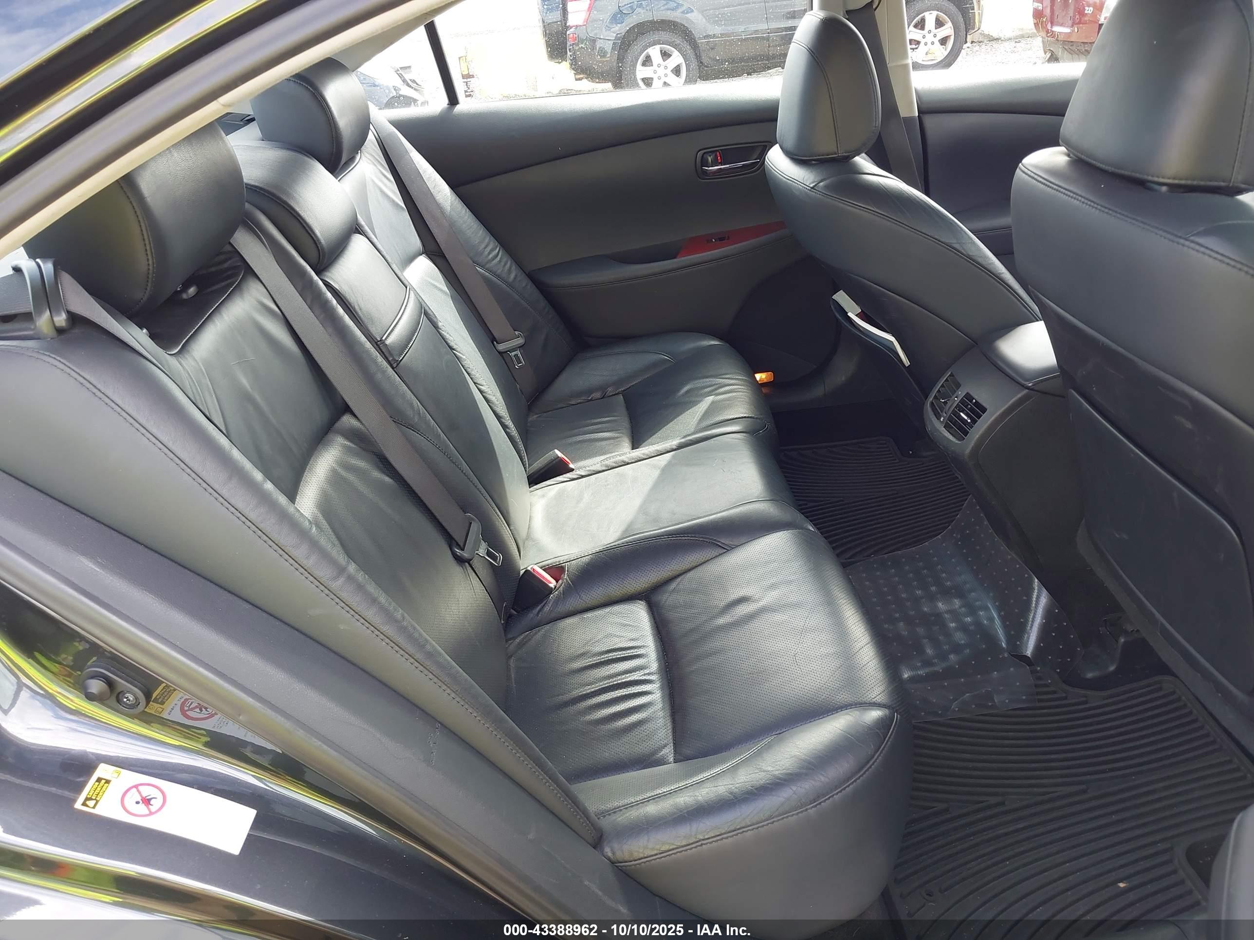 LEXUS ES image 8
