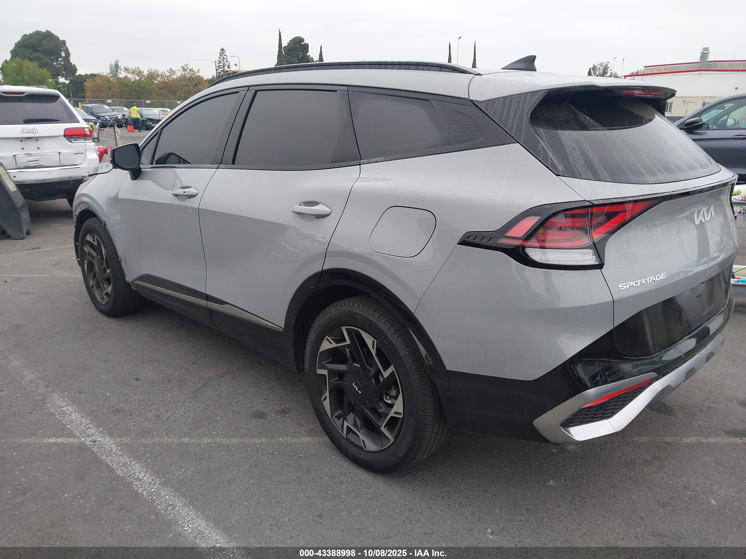KIA SPORTAGE image 3