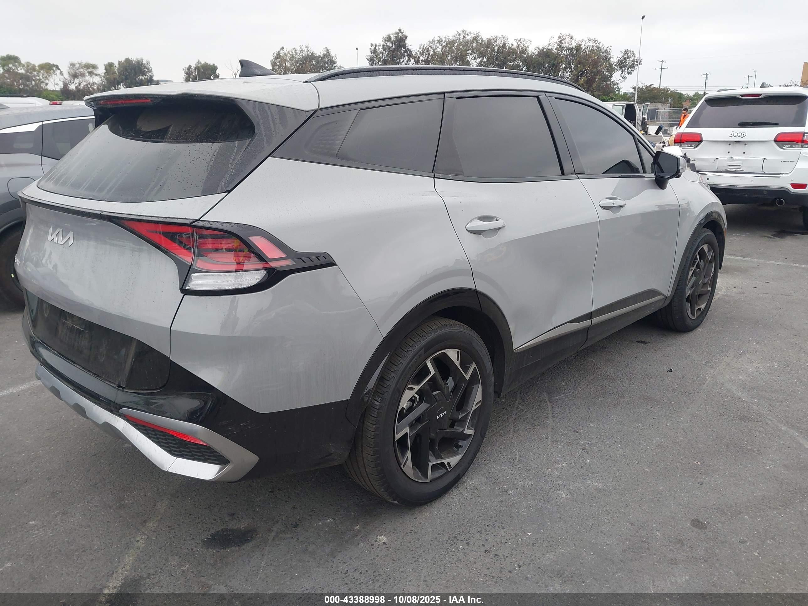 KIA SPORTAGE image 4