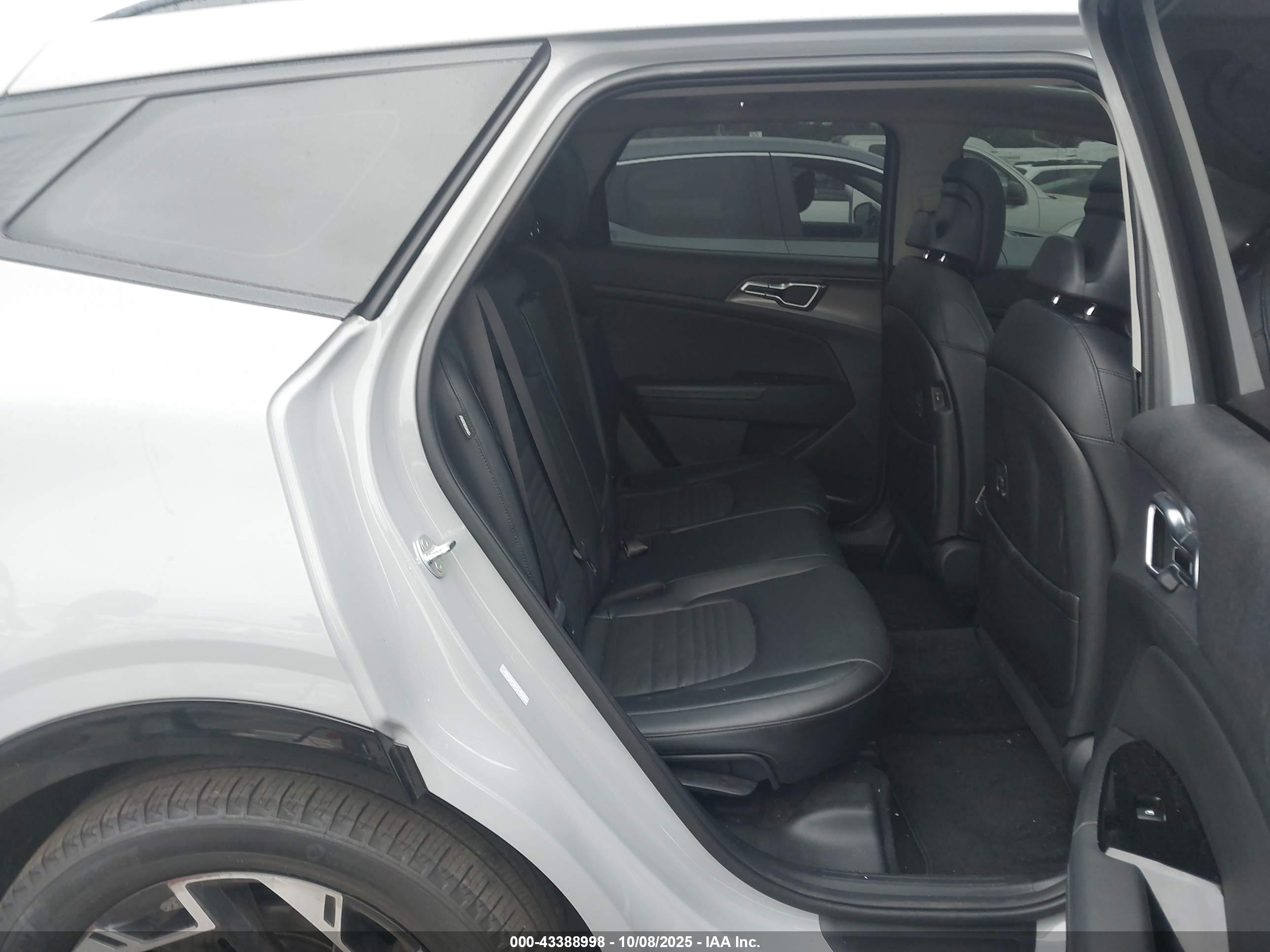 KIA SPORTAGE image 8