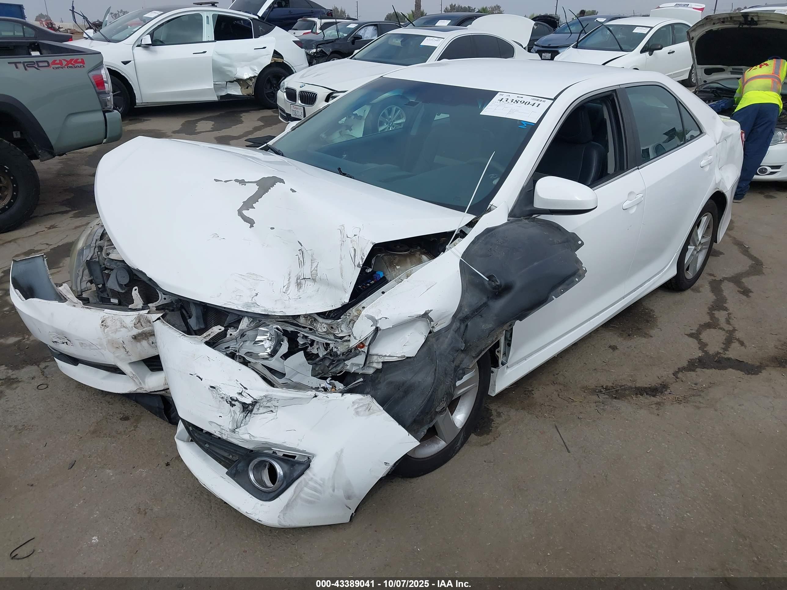TOYOTA CAMRY image 2