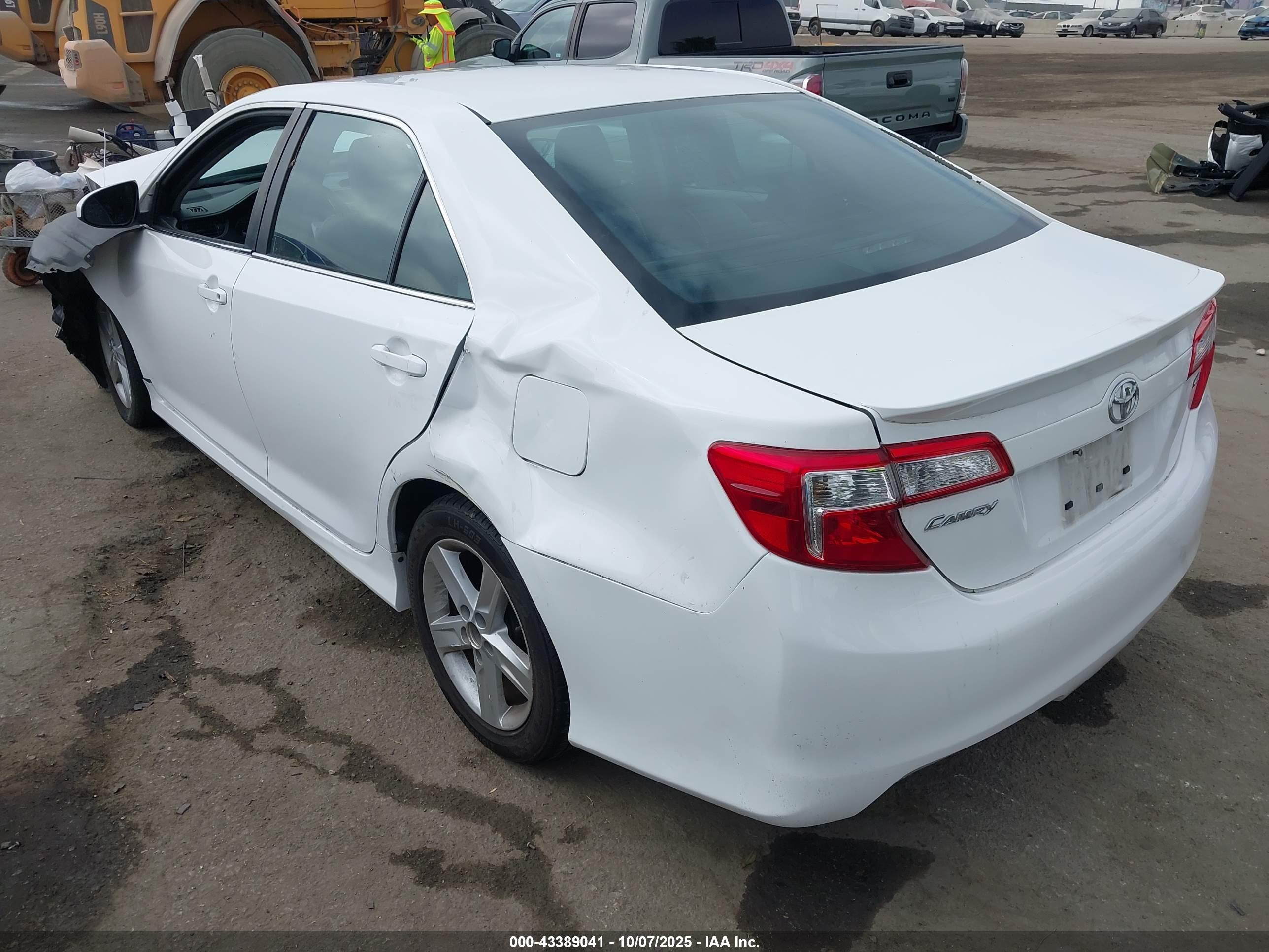 TOYOTA CAMRY image 3