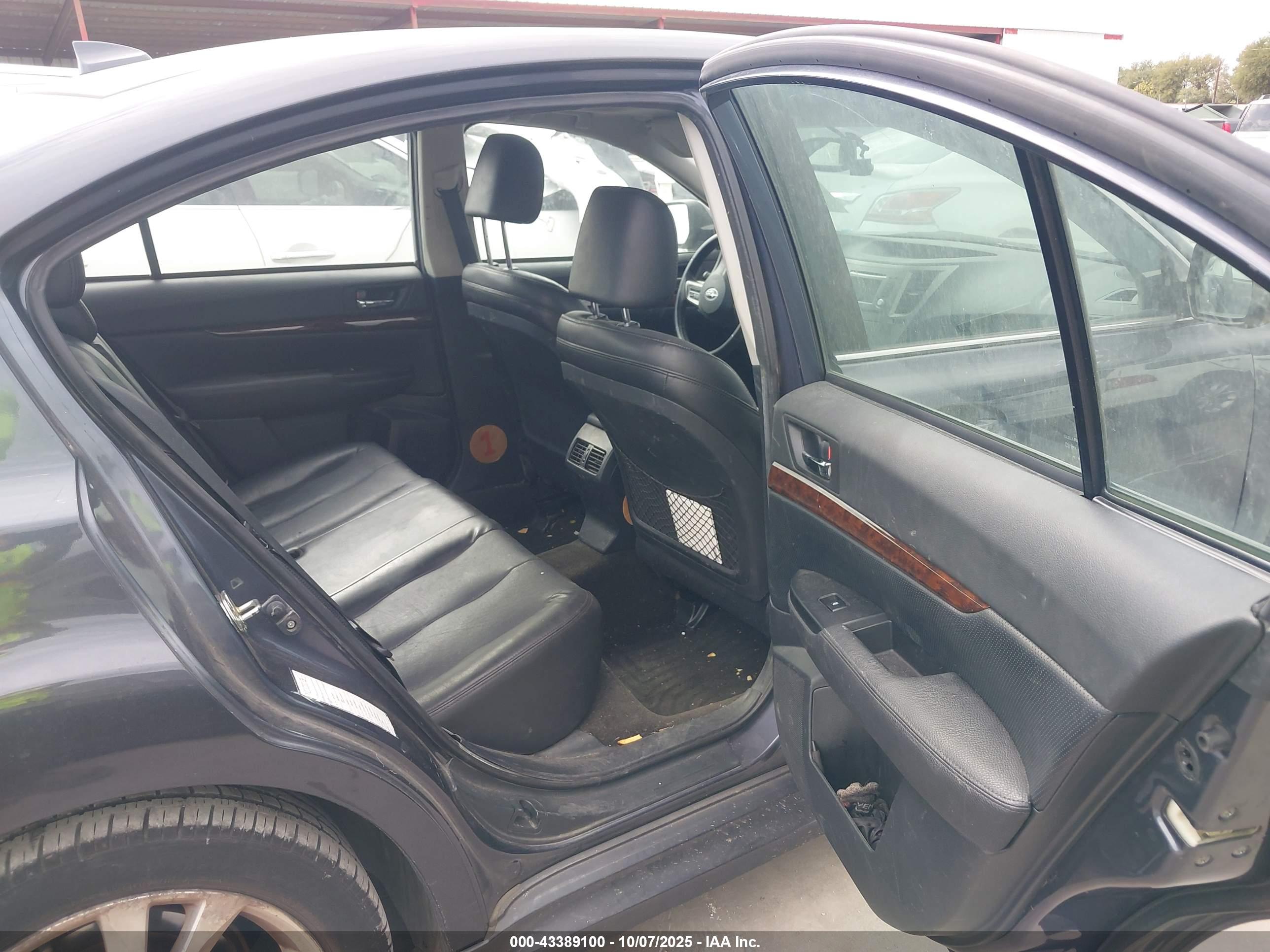 SUBARU LEGACY image 8