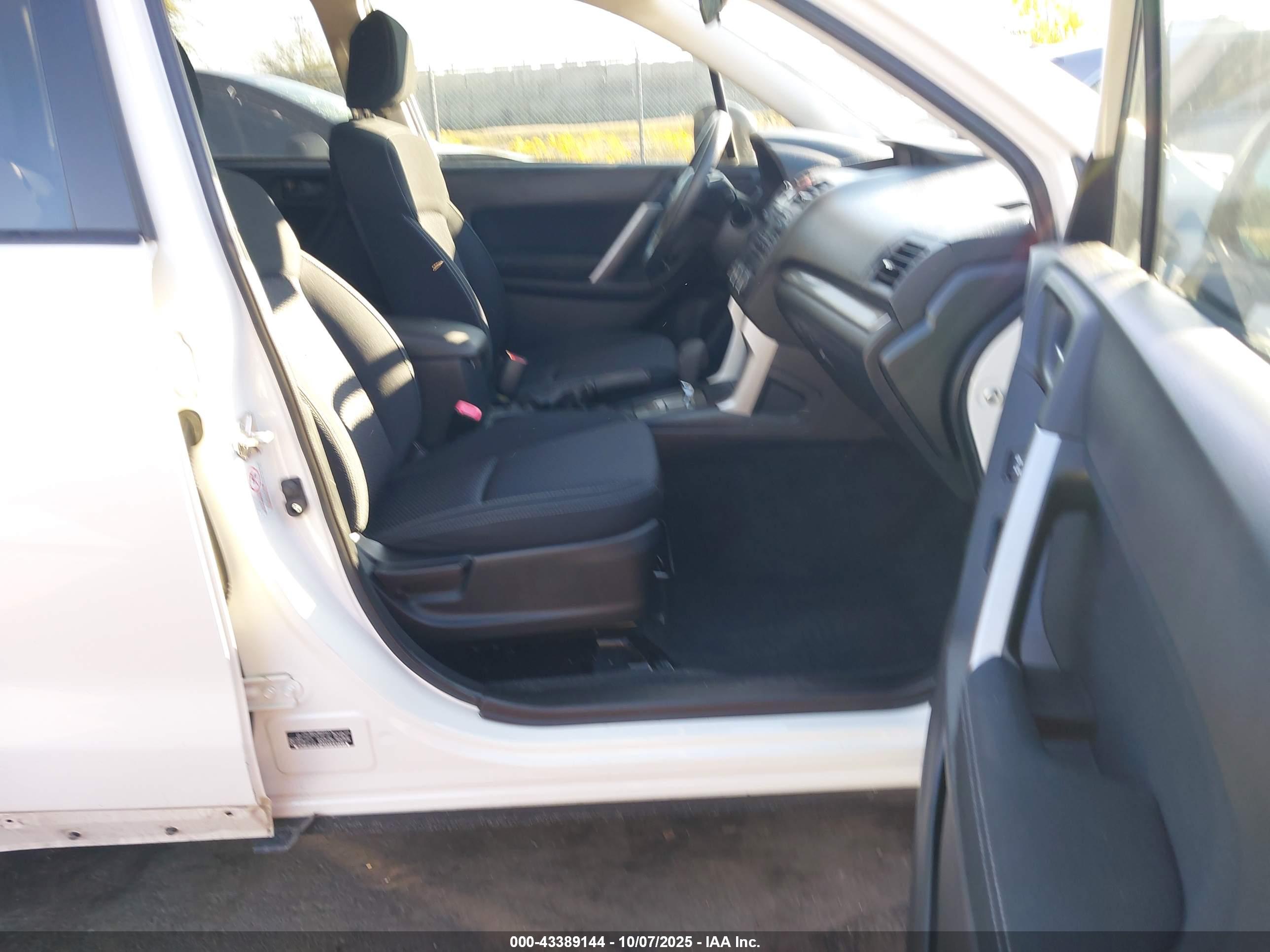 SUBARU FORESTER image 5