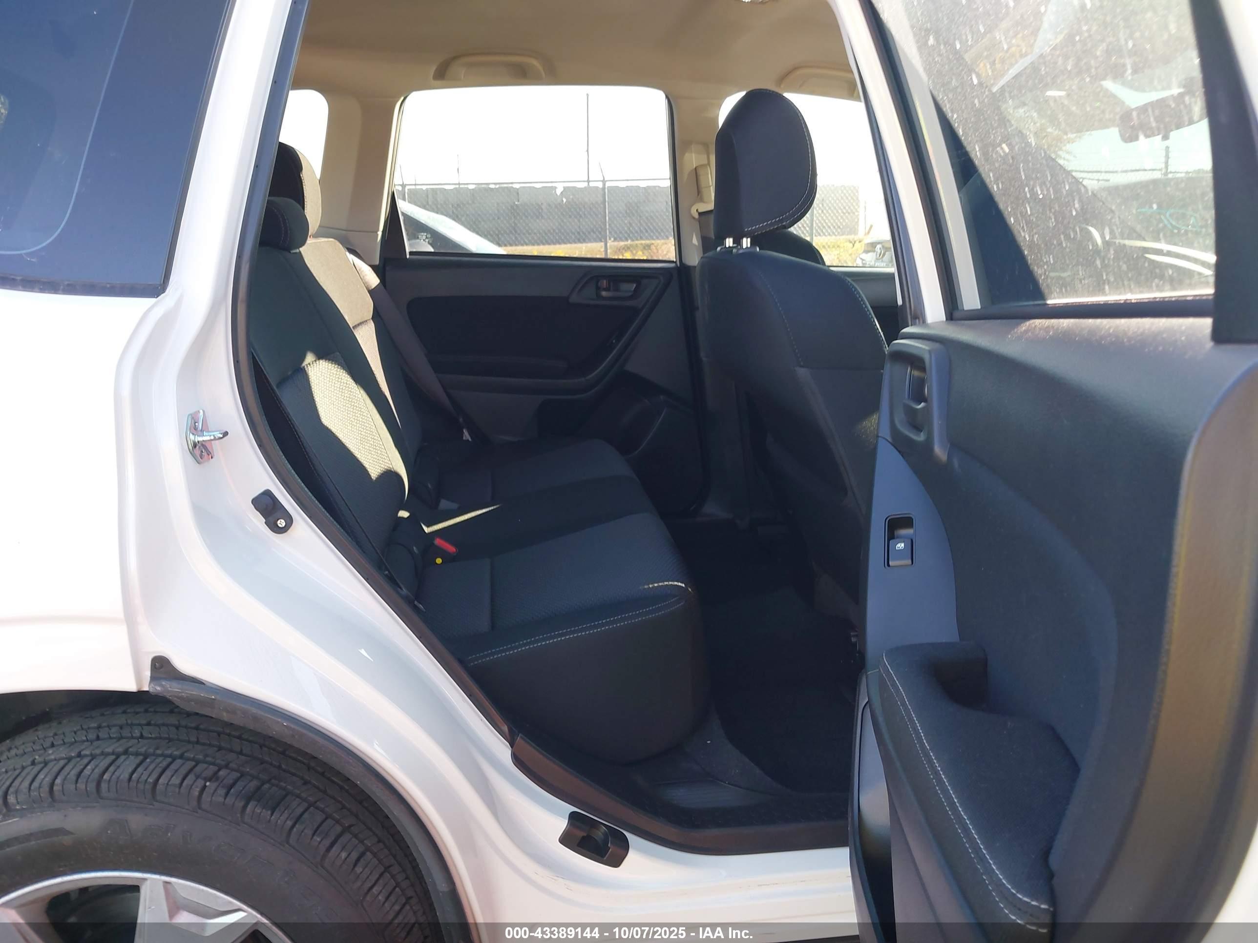 SUBARU FORESTER image 8