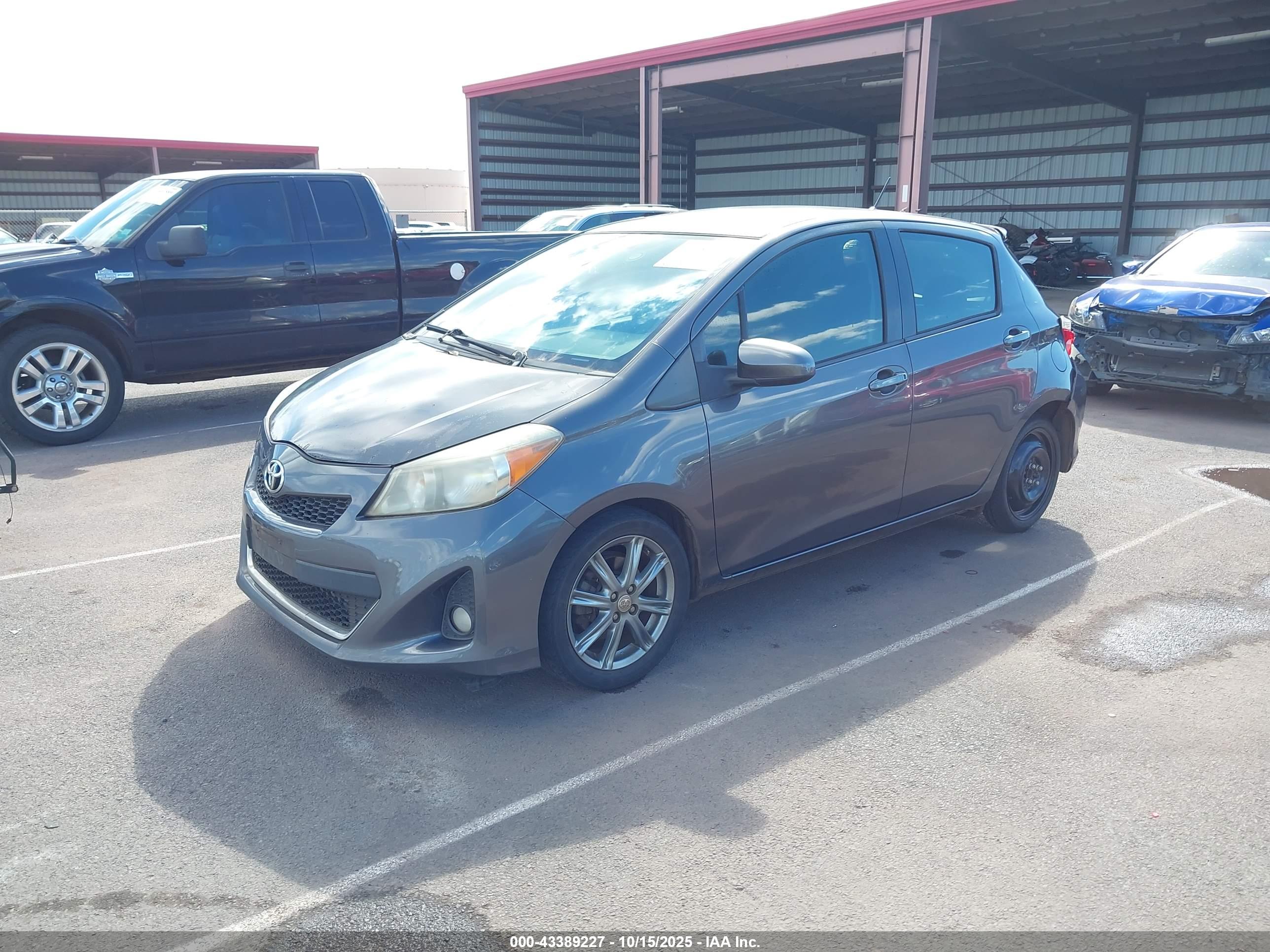 TOYOTA YARIS image 2