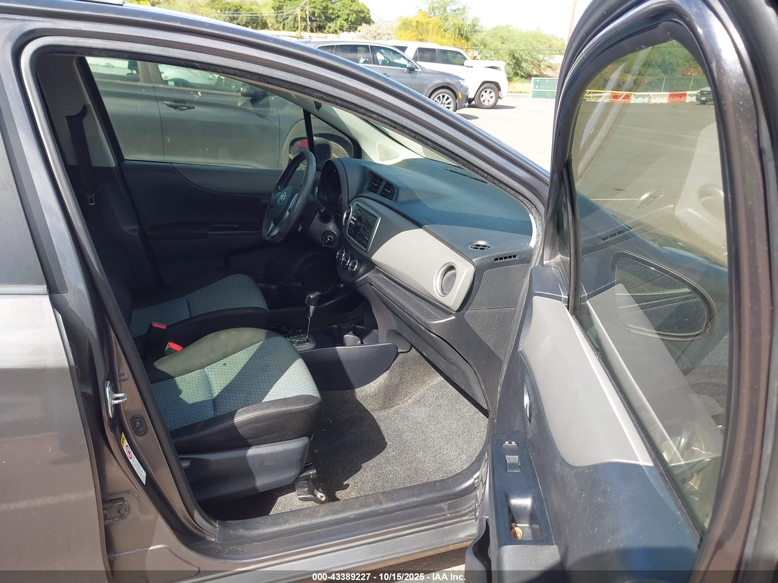 TOYOTA YARIS image 5