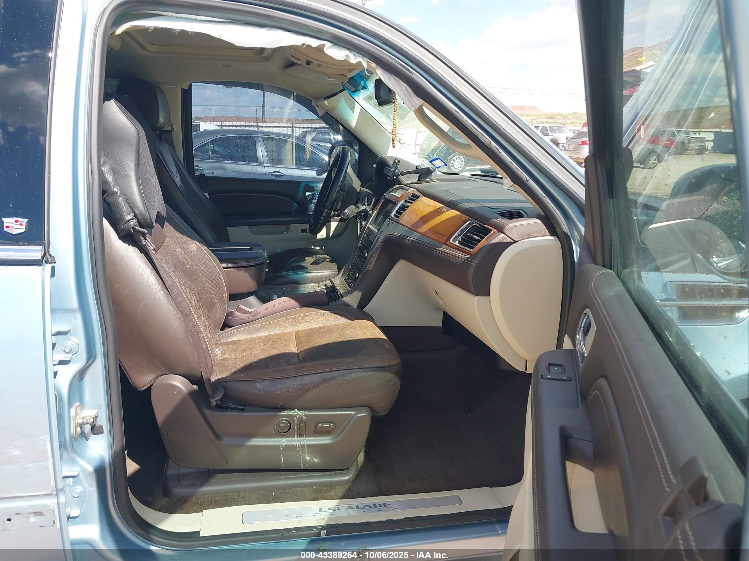 CADILLAC ESCALADE image 5