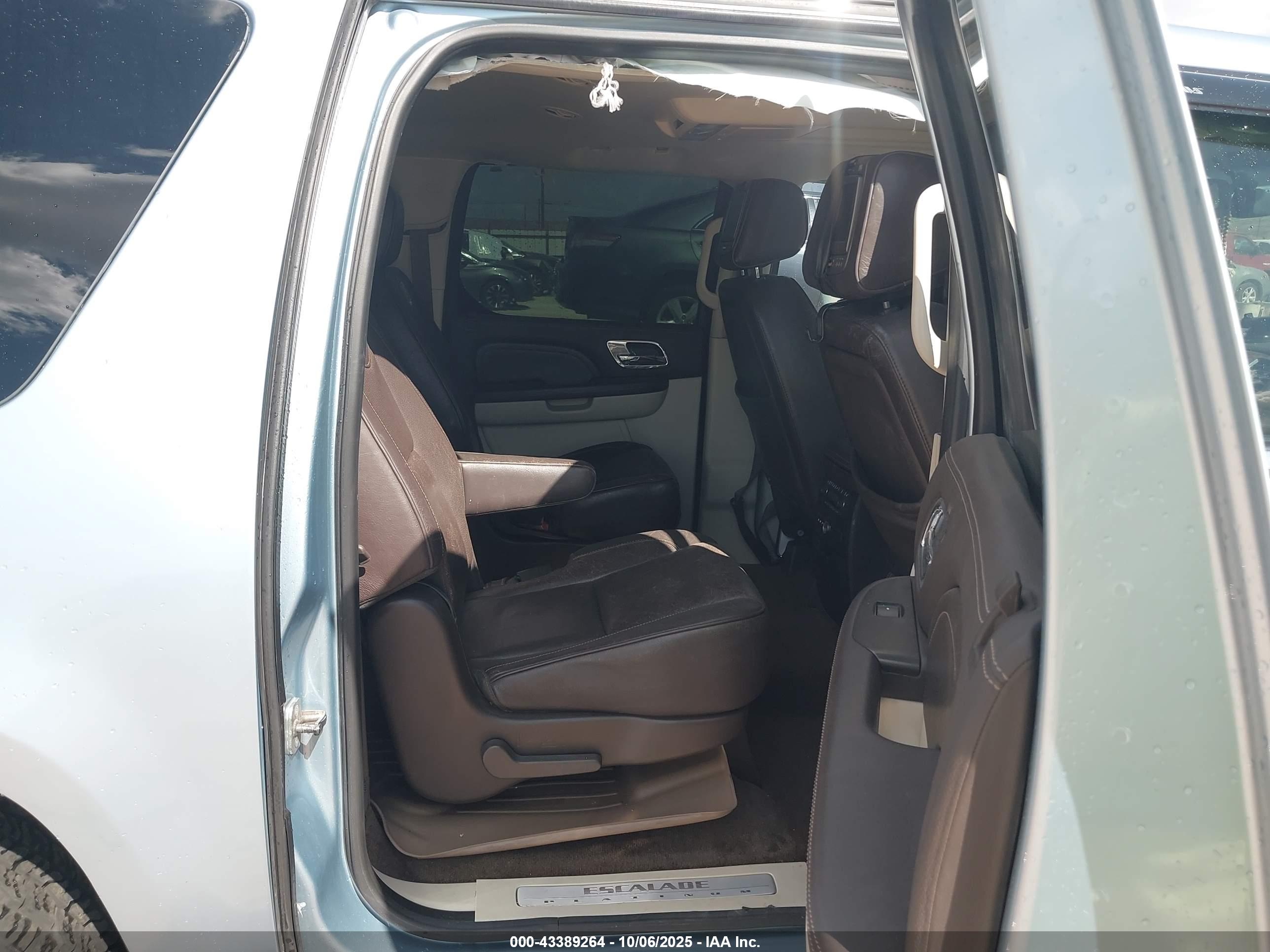 CADILLAC ESCALADE image 8