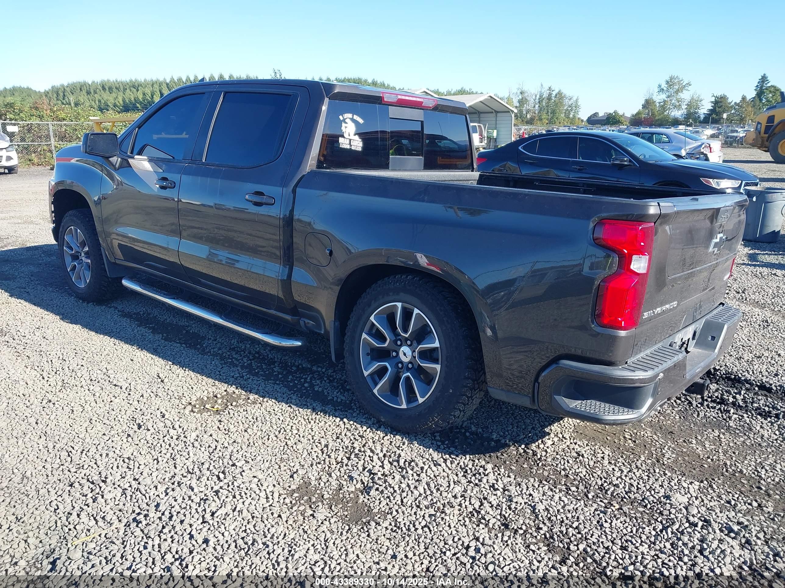CHEVROLET SILVERADO image 3