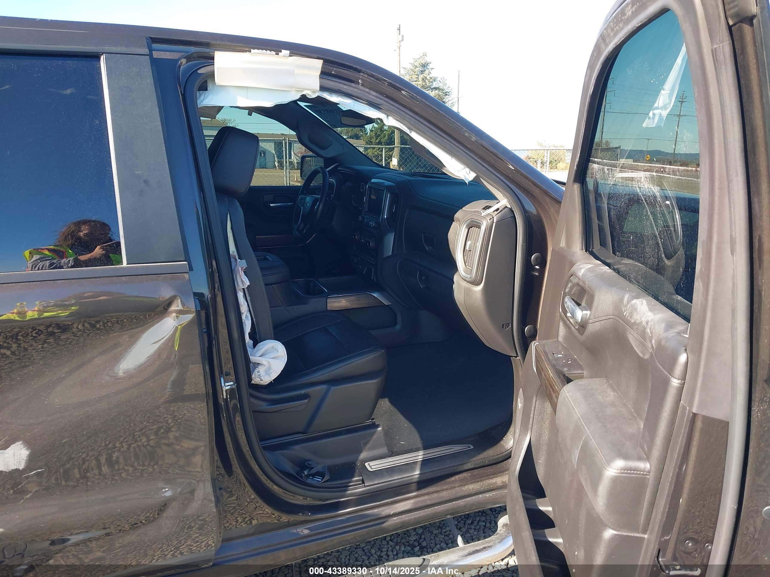CHEVROLET SILVERADO image 5