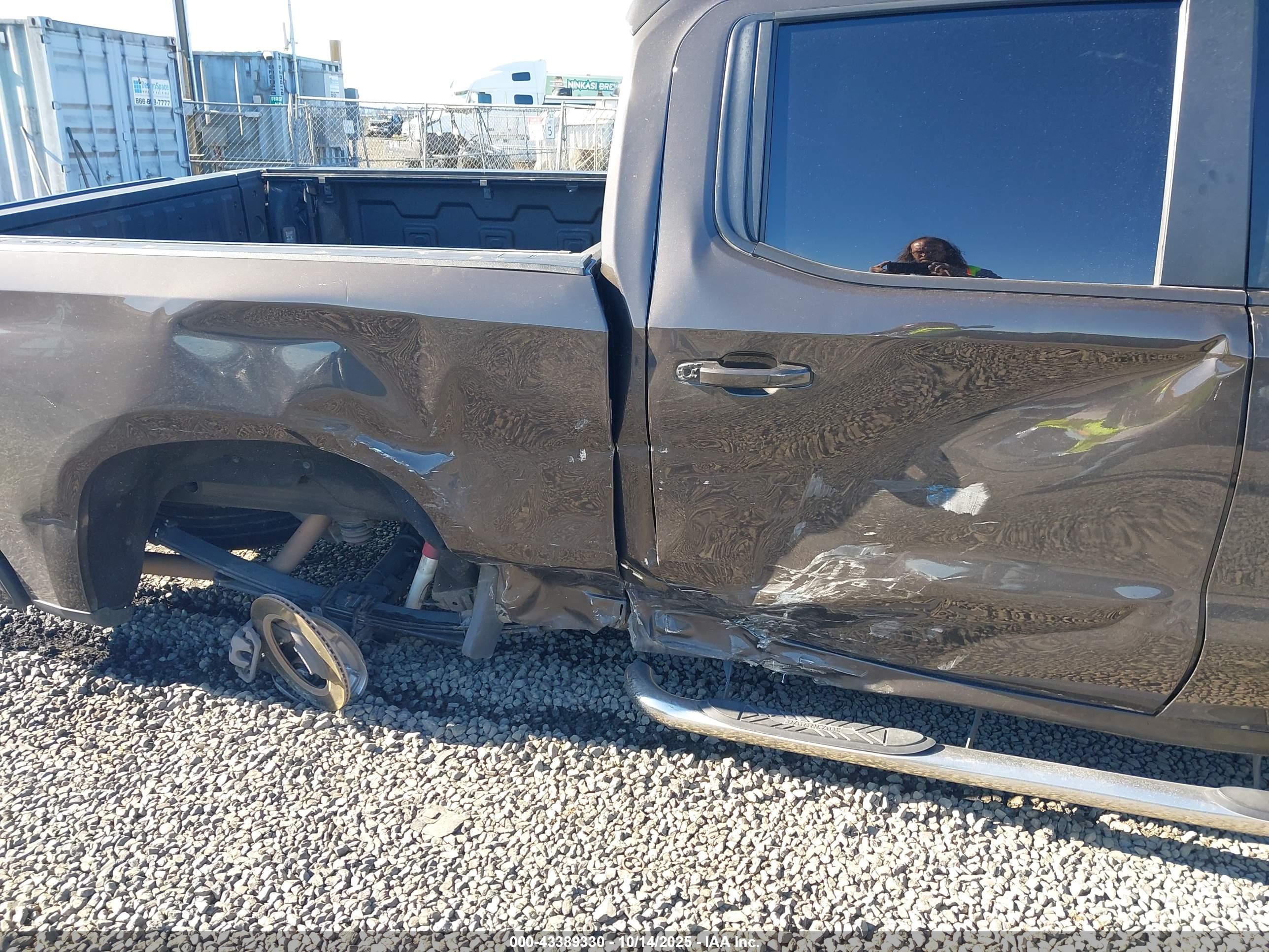 CHEVROLET SILVERADO image 6