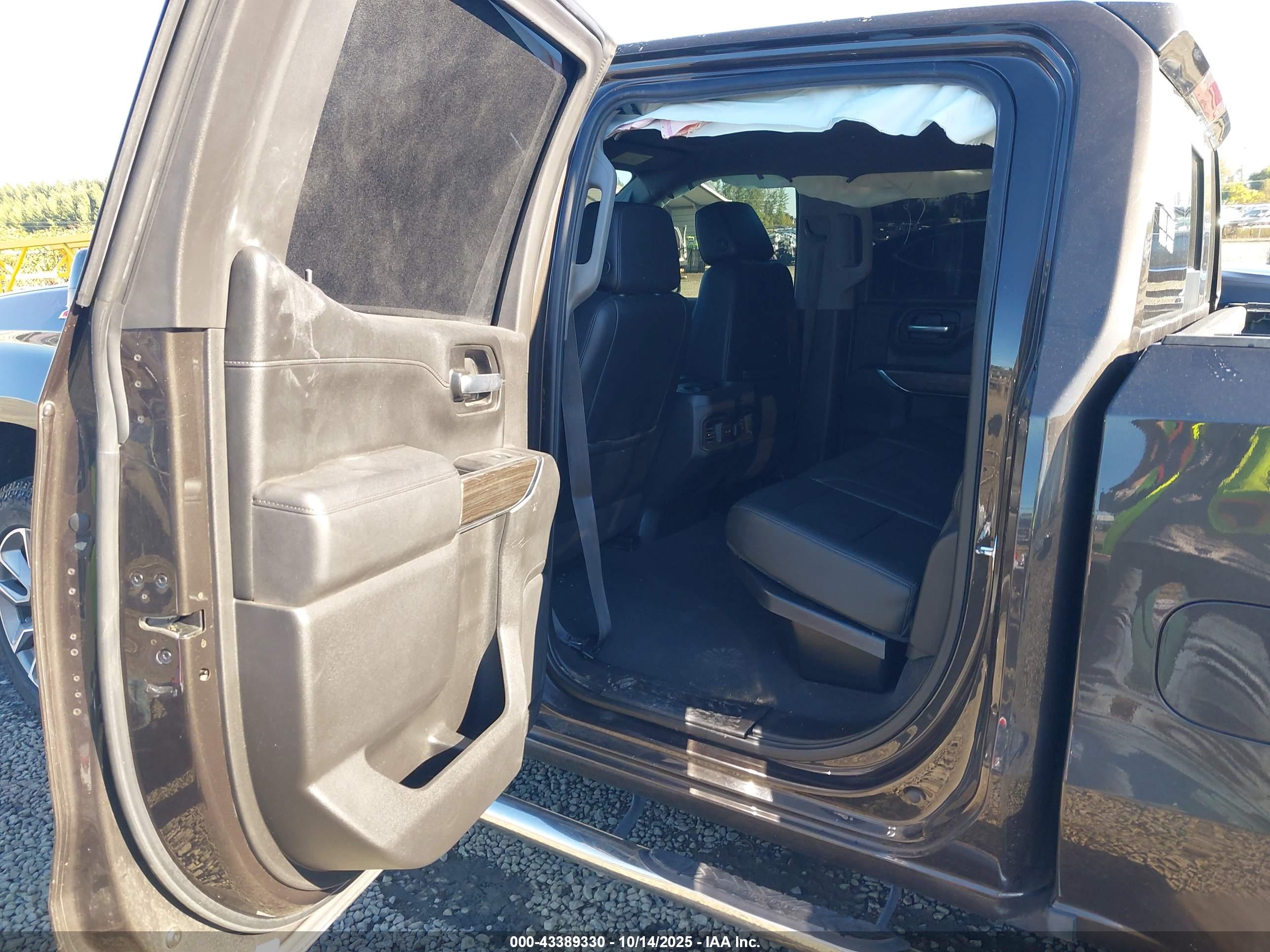 CHEVROLET SILVERADO image 8