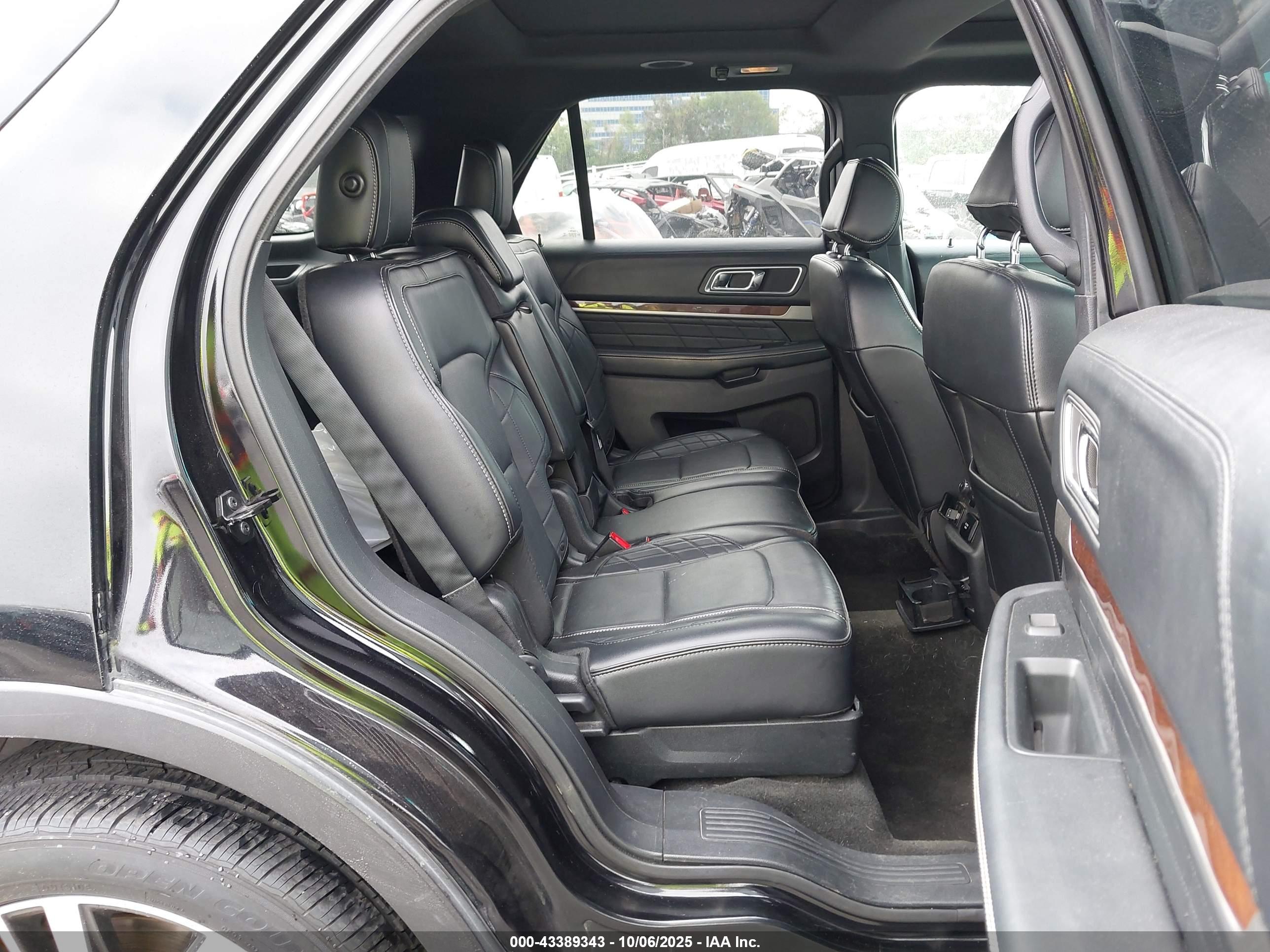 FORD EXPLORER image 8