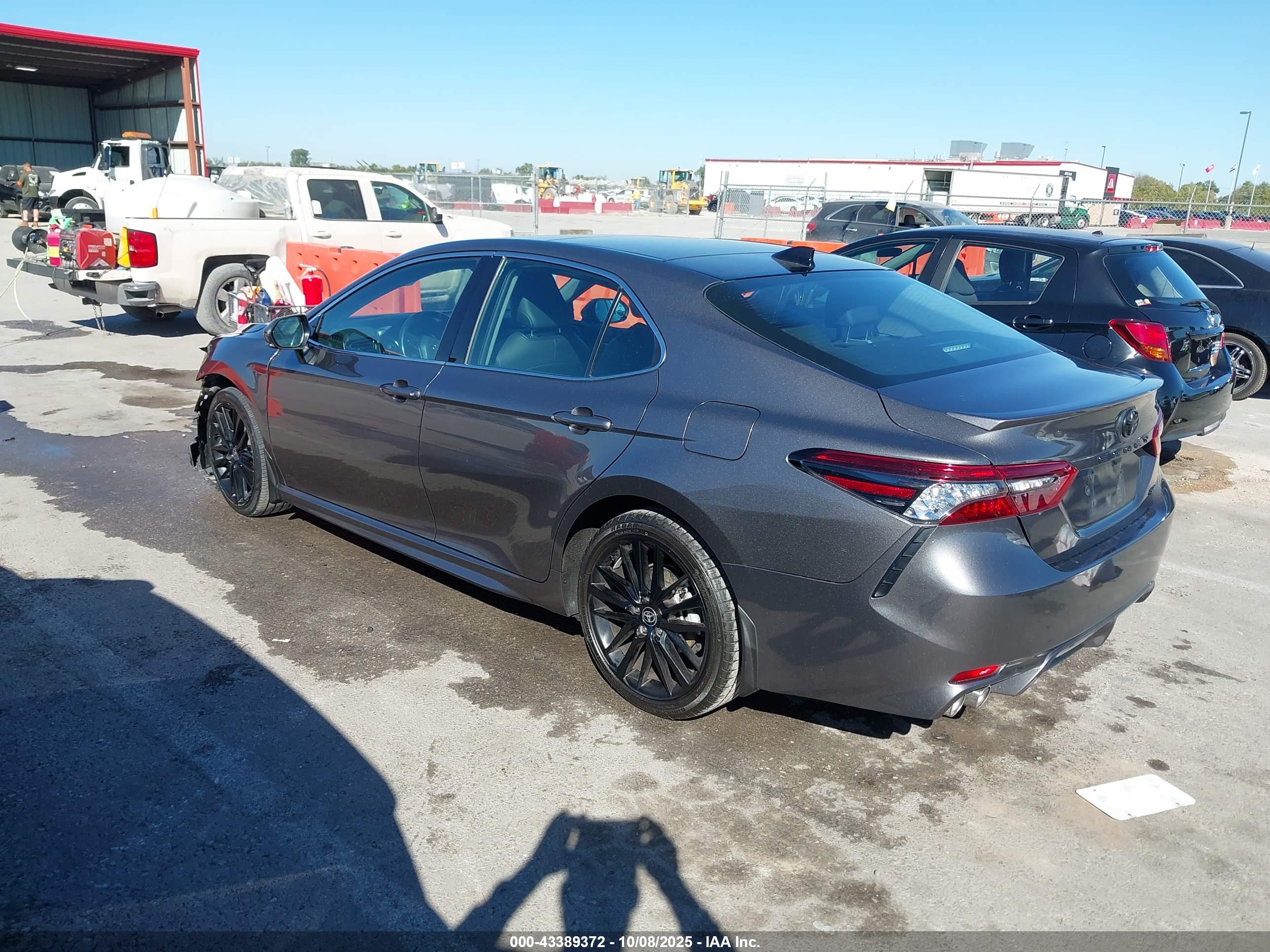 TOYOTA CAMRY image 3