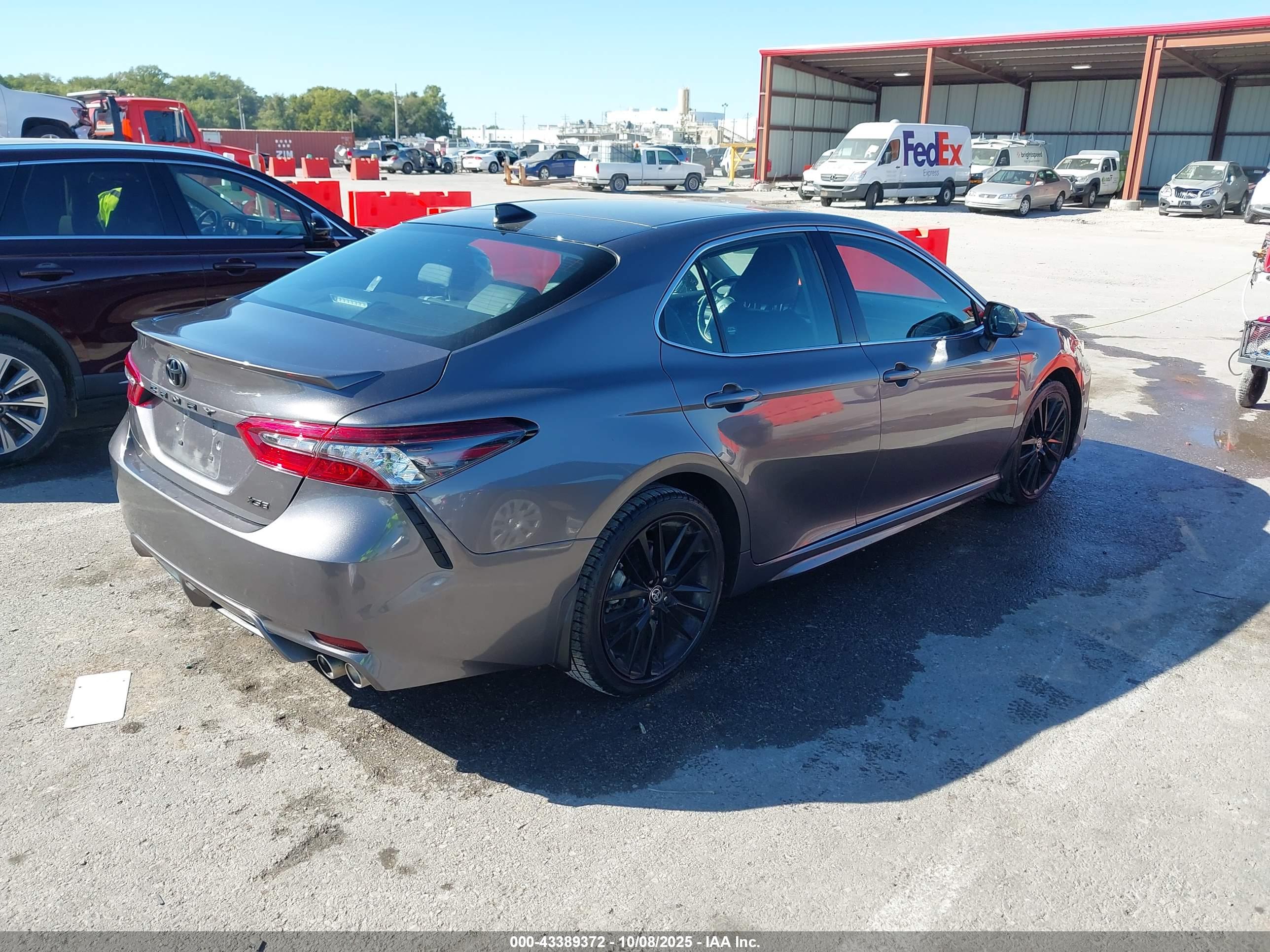 TOYOTA CAMRY image 4