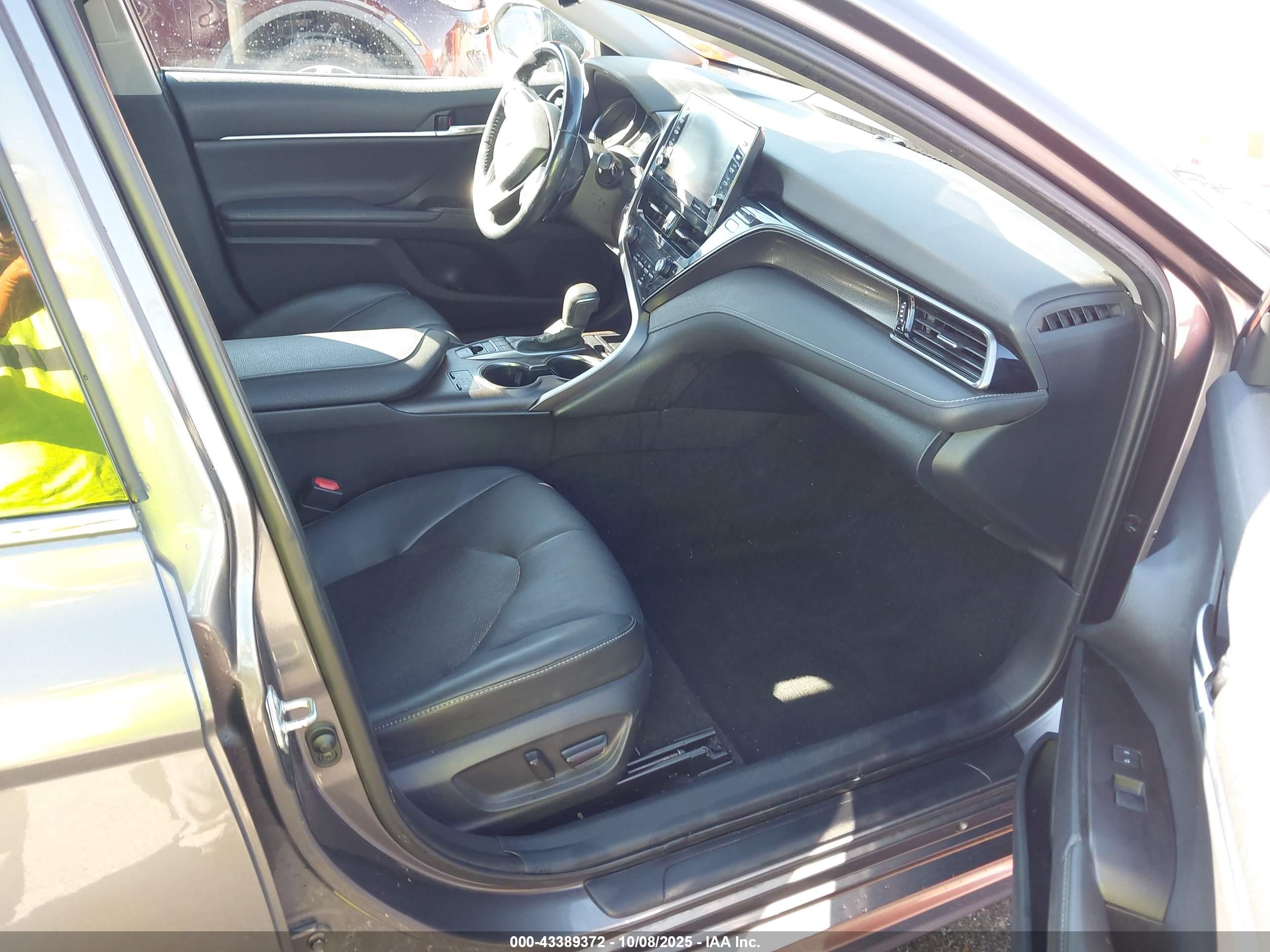 TOYOTA CAMRY image 5