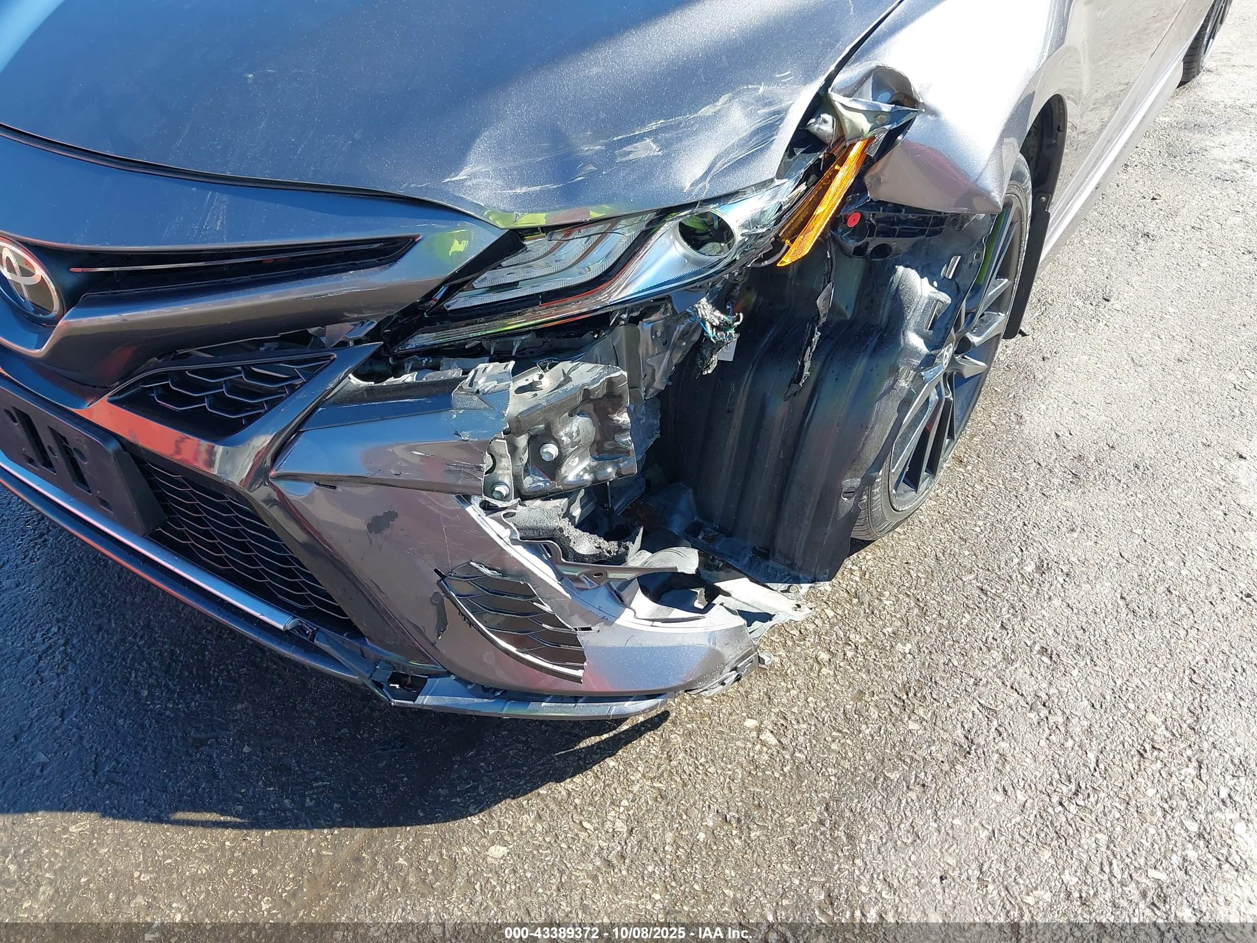 TOYOTA CAMRY image 6