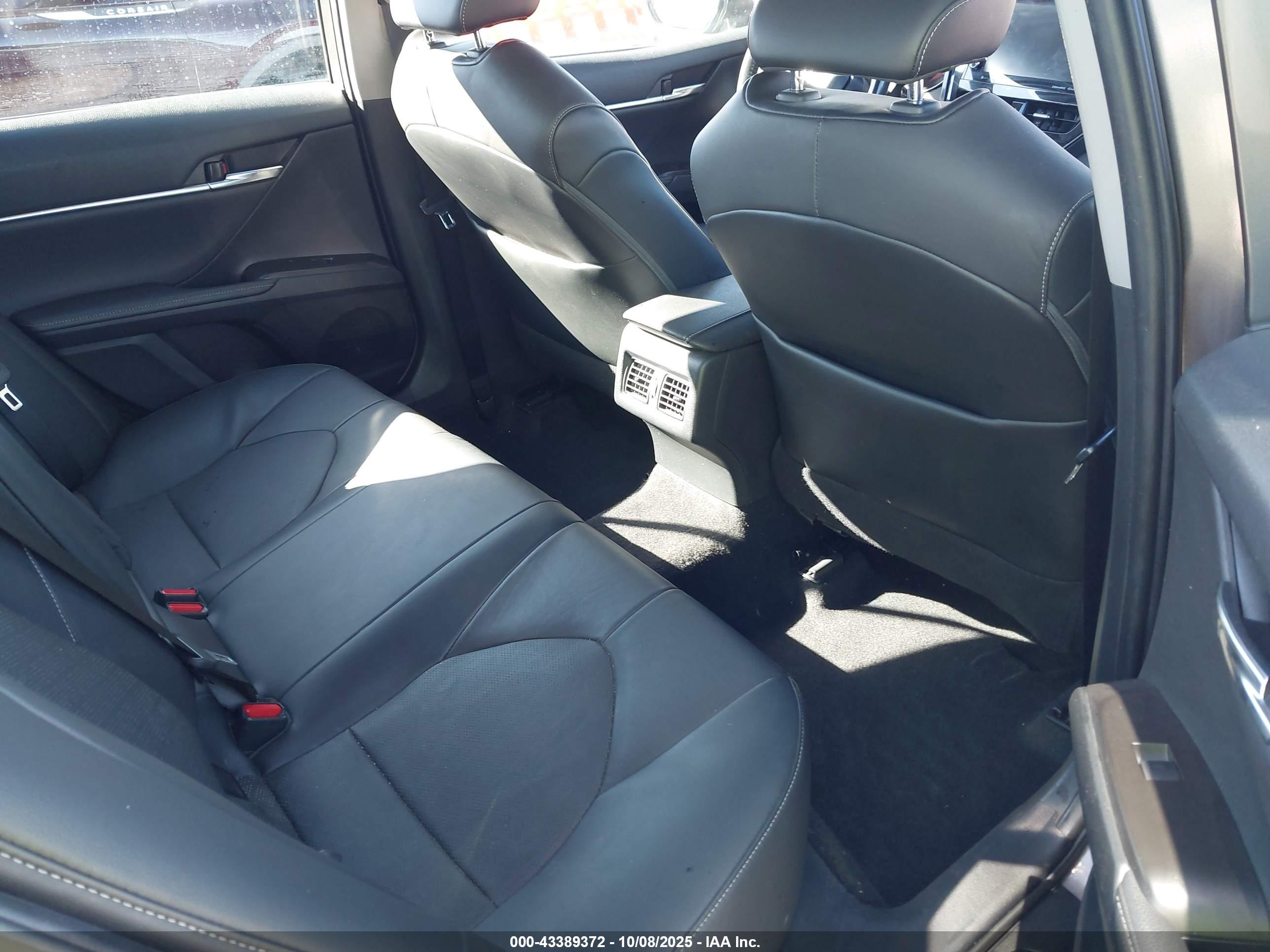 TOYOTA CAMRY image 8